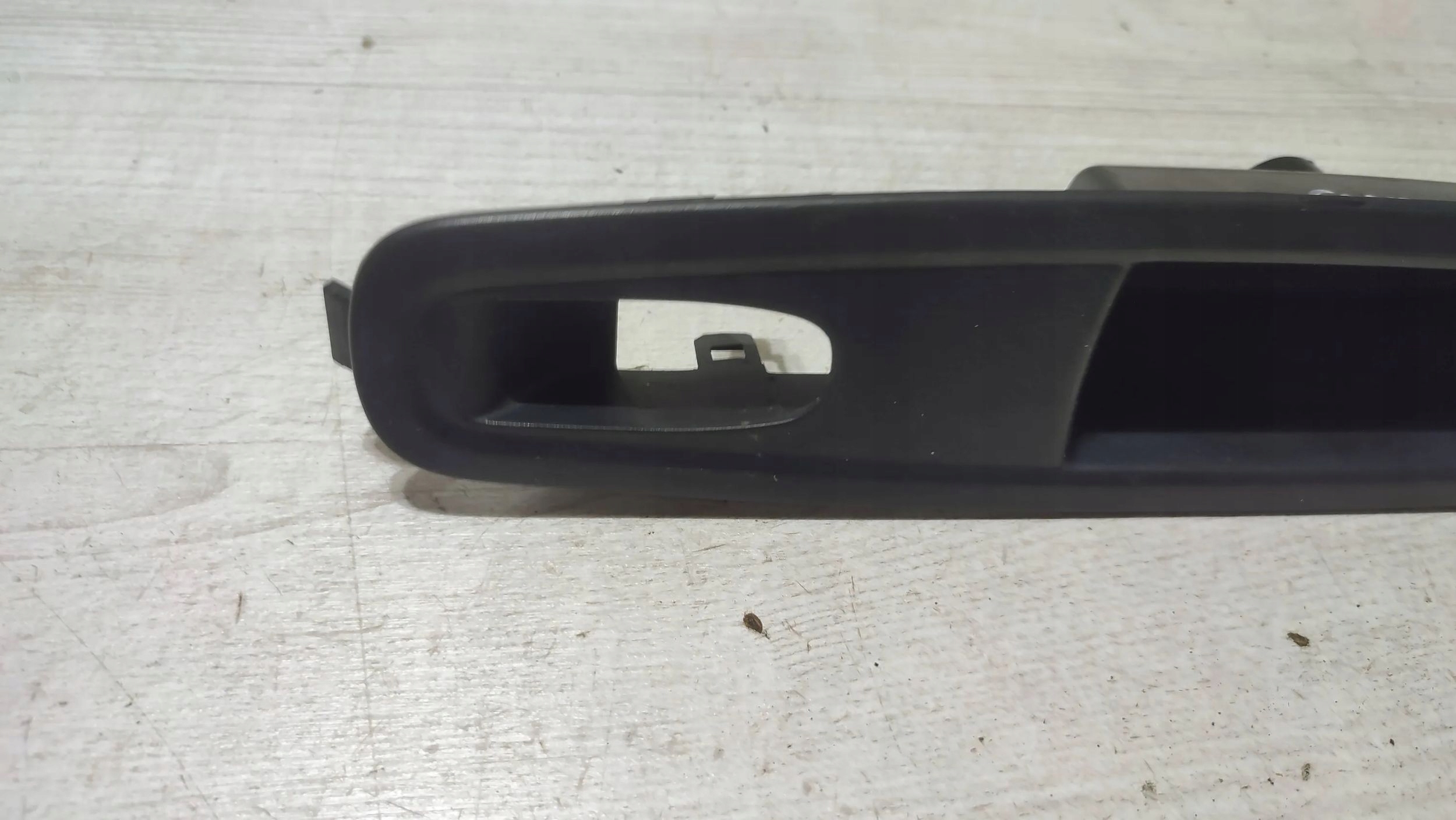 Renault Kadjar 17r 1.5dci rear part side left cover przelacznika windows