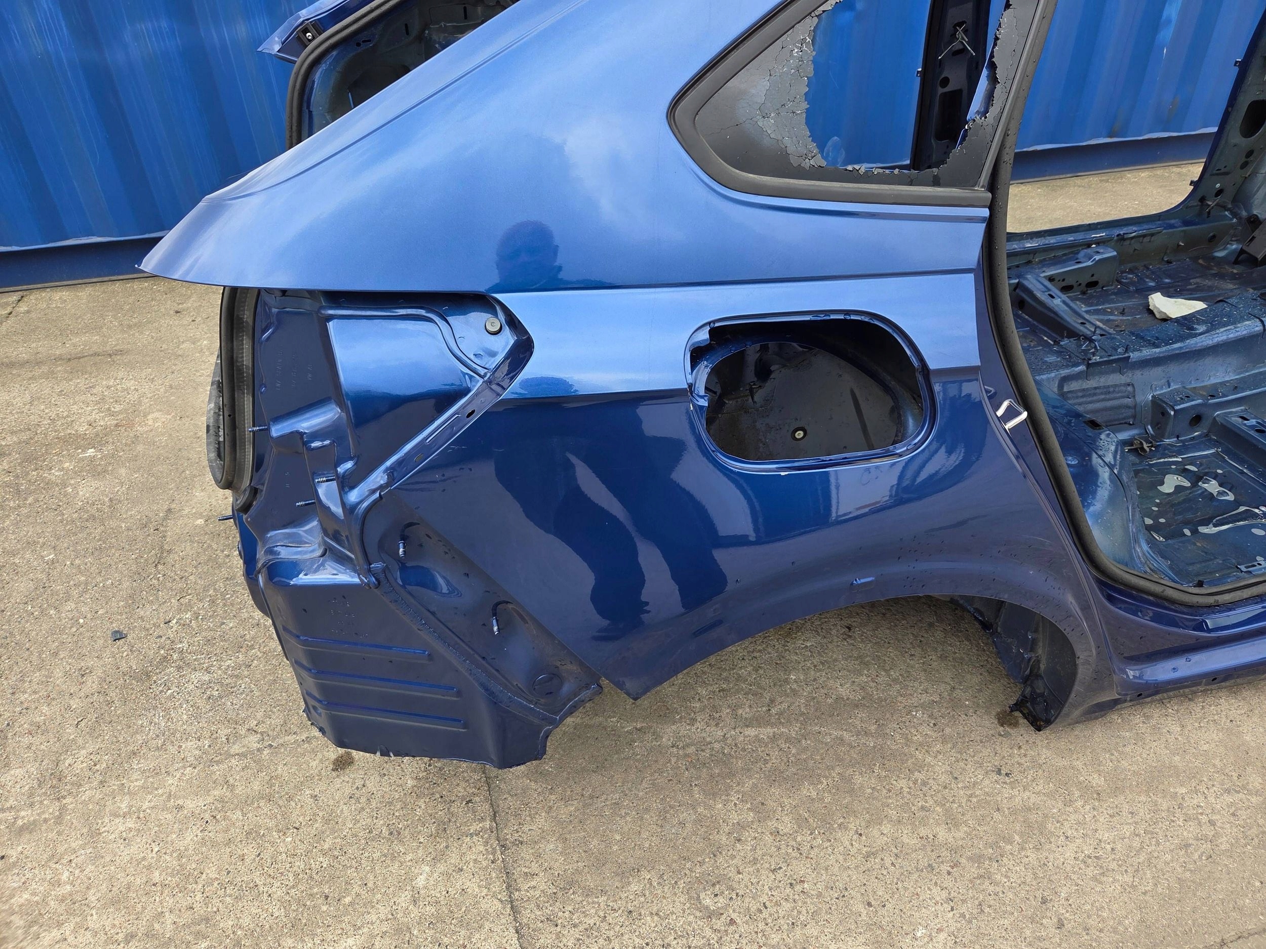 Volkswagen Taigo quarter rear right