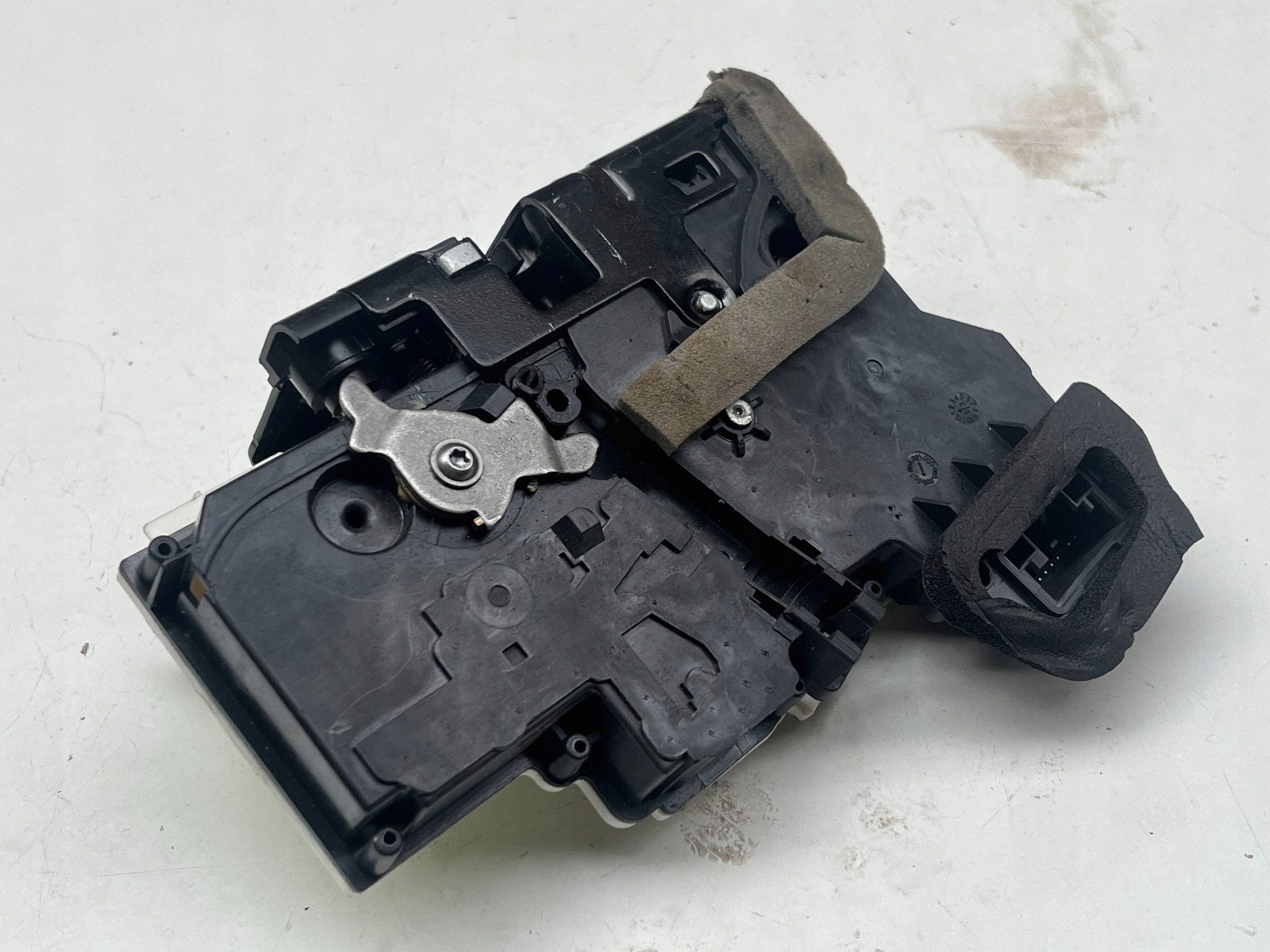 AUDI A6 C8 lock door left rear part 4K0839015Q @M
