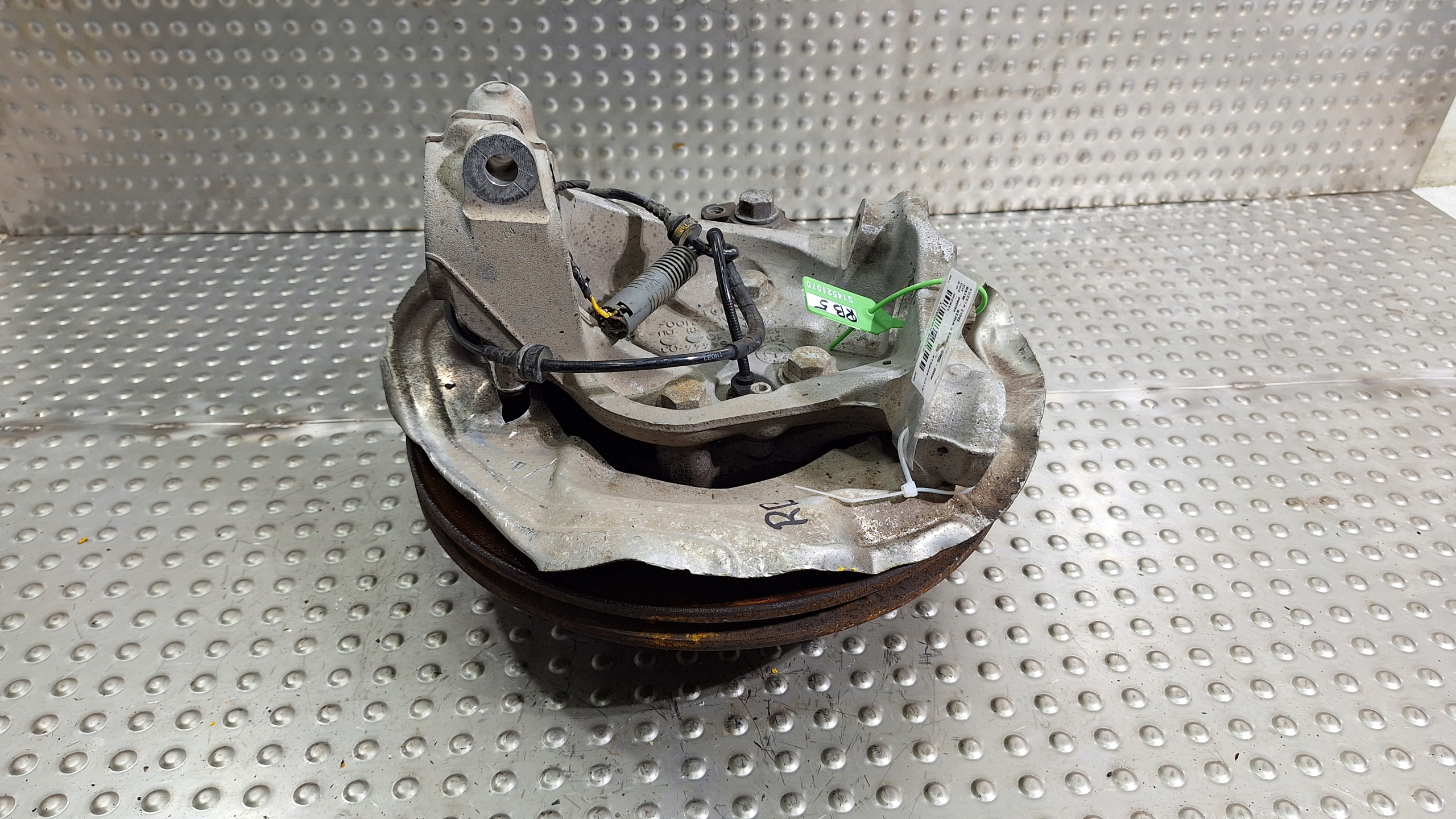 otoč čepu pravá předek 6764444 BMW E81 E87 E90 E91 E92 E93