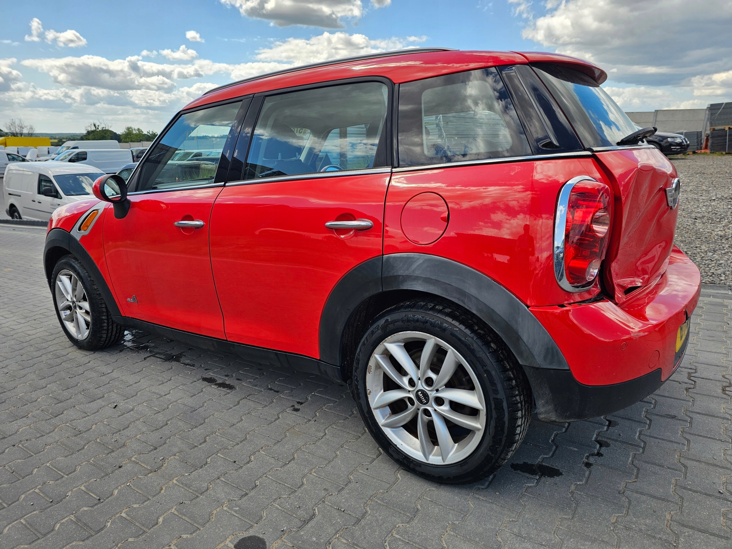 Mini Cooper Countryman R60 2011 door left front PURE RED B16