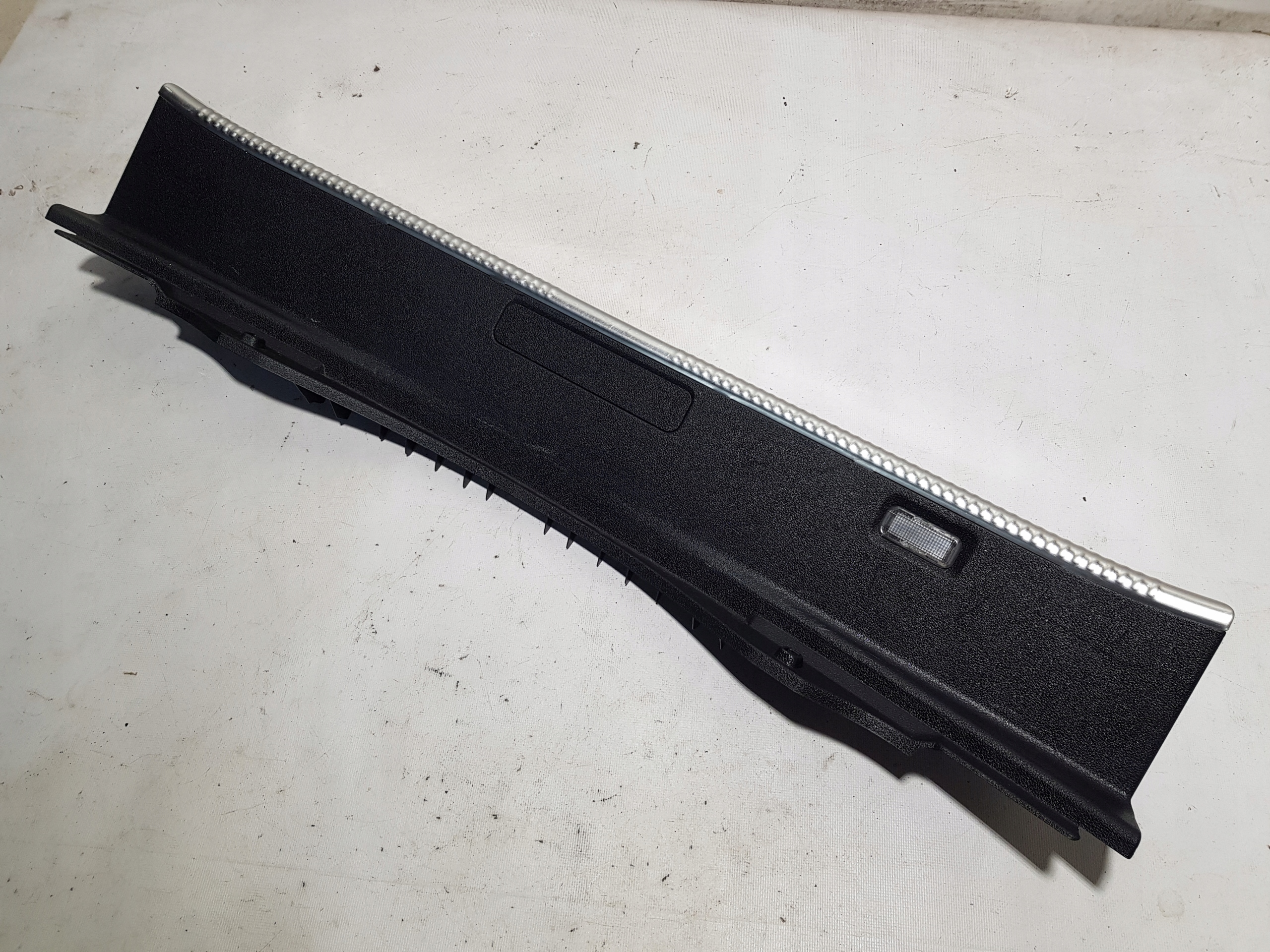 kryt lišta stěny PRAHU kufru AUDI A8 D4 4h0863471