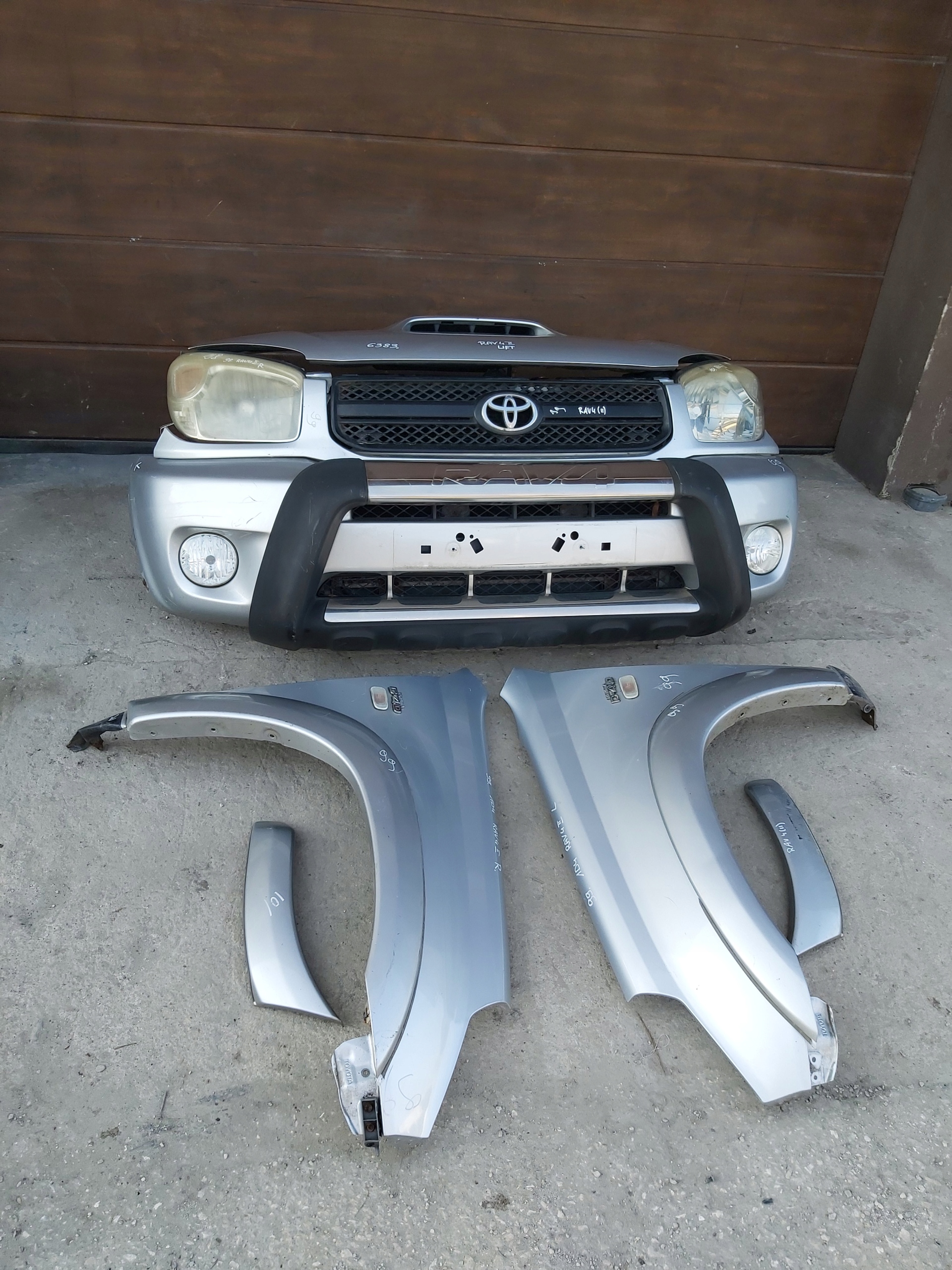Toyota Rav4 II kompletny przód zderzak maska grill