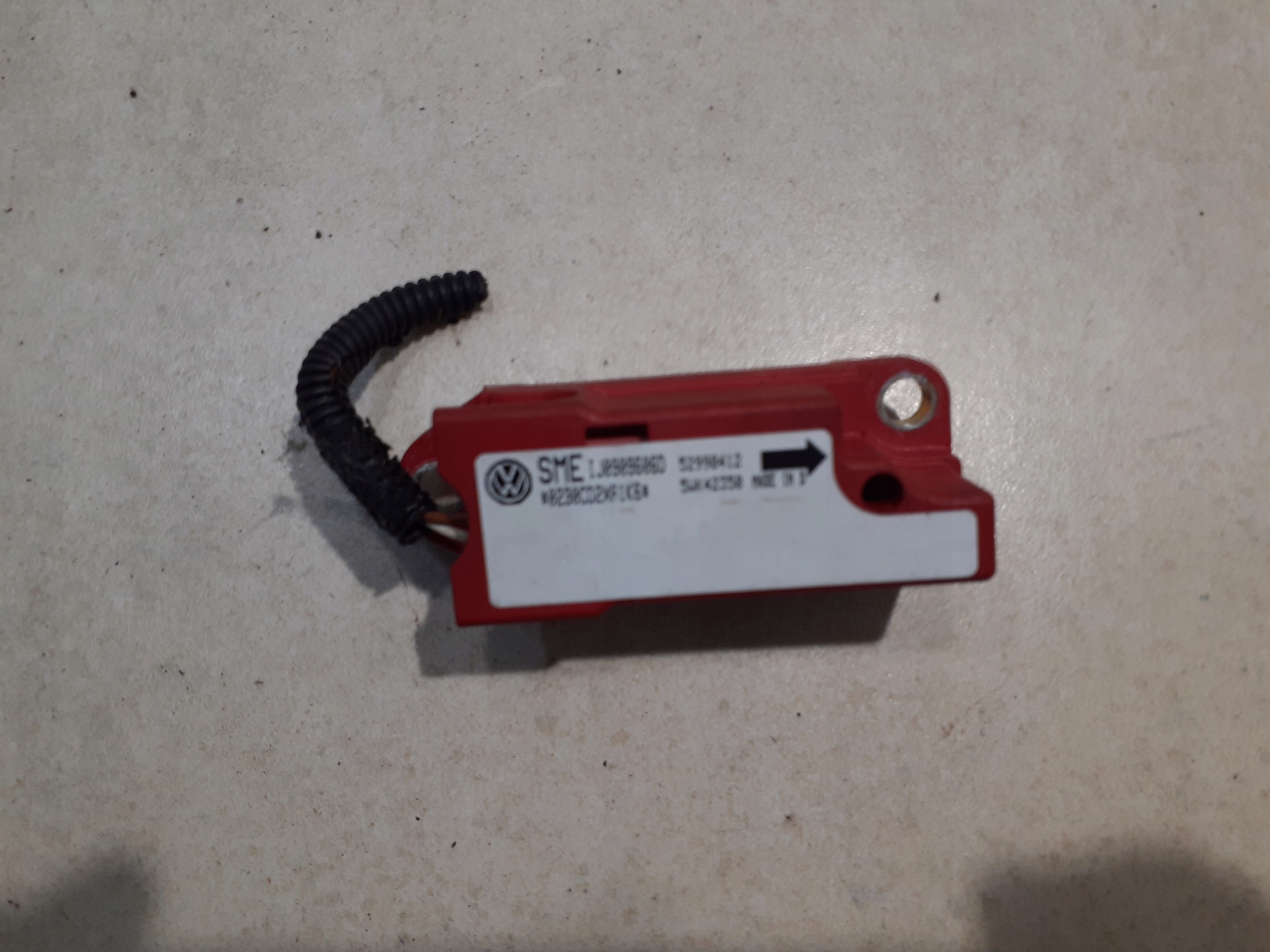 Sensor UDZERZENIA AIRBAG VW GOLF IV 1.4 16V IJ0909606D