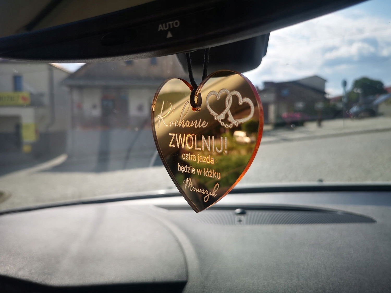 ZAWIESZKA GRAWER do samochodu SERCE na lusterko Marka Inna
