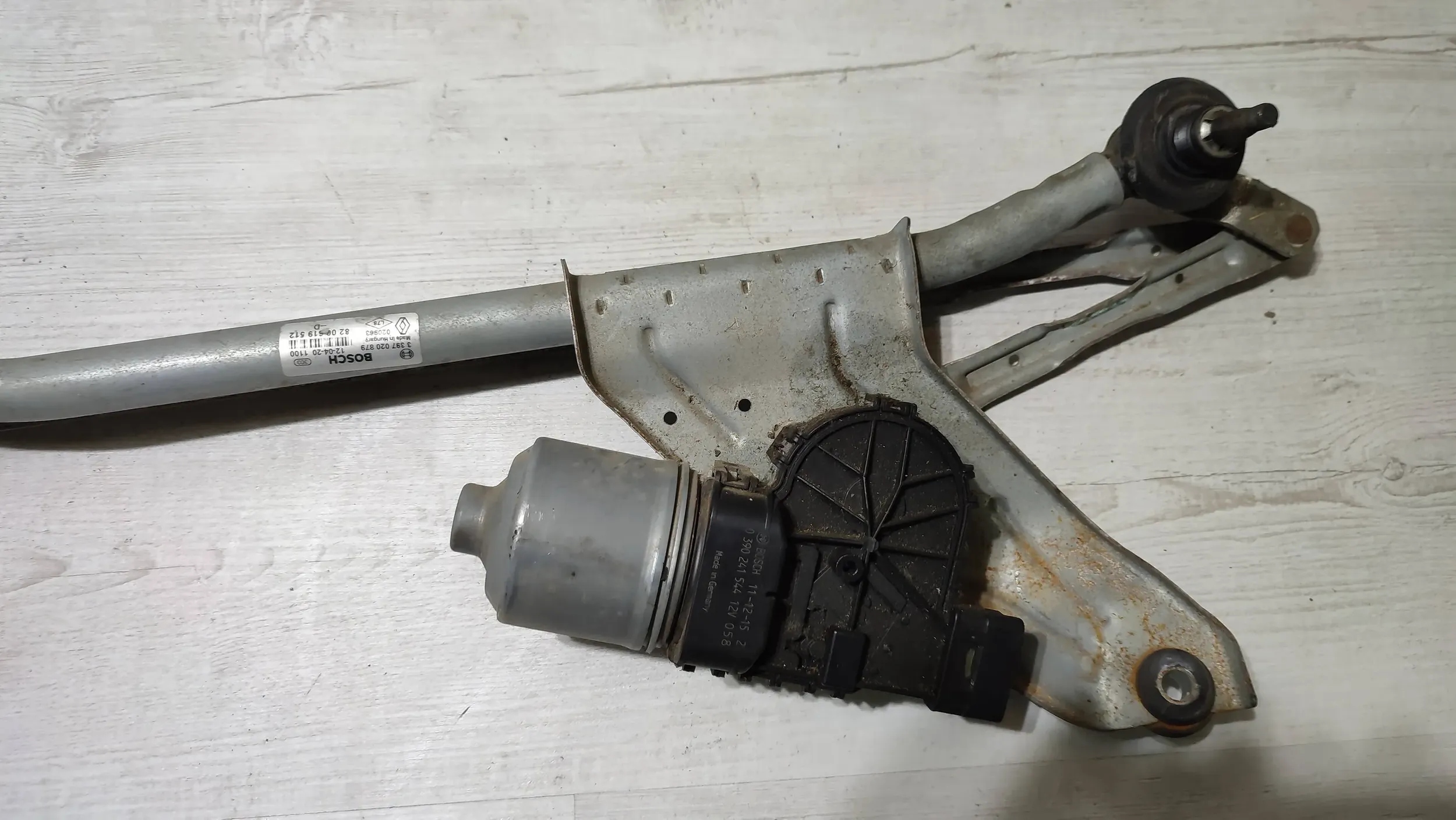 Dacia Sandero 2012 wiper mechanism front