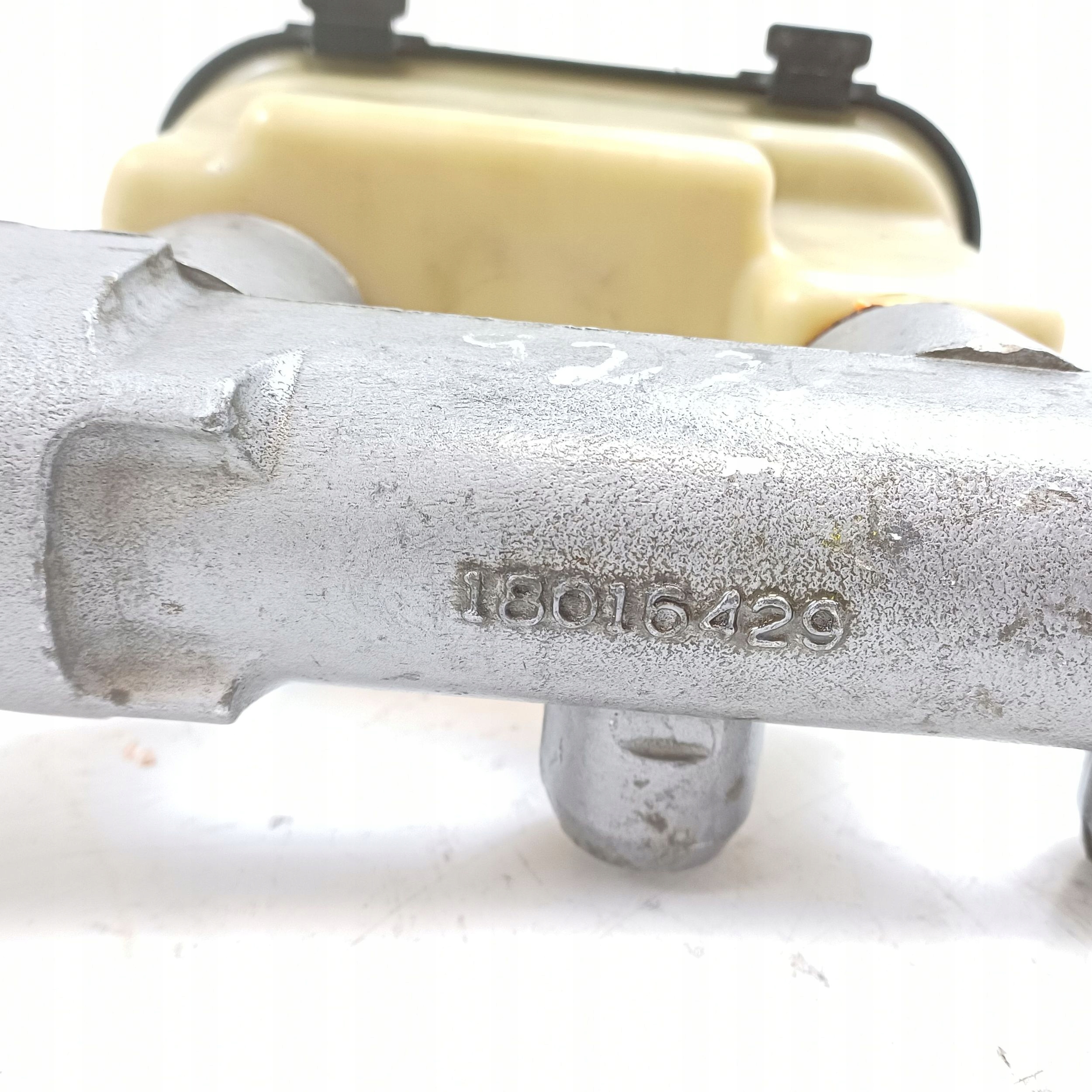 1999 Chevrolet TAHOE насос 18016429