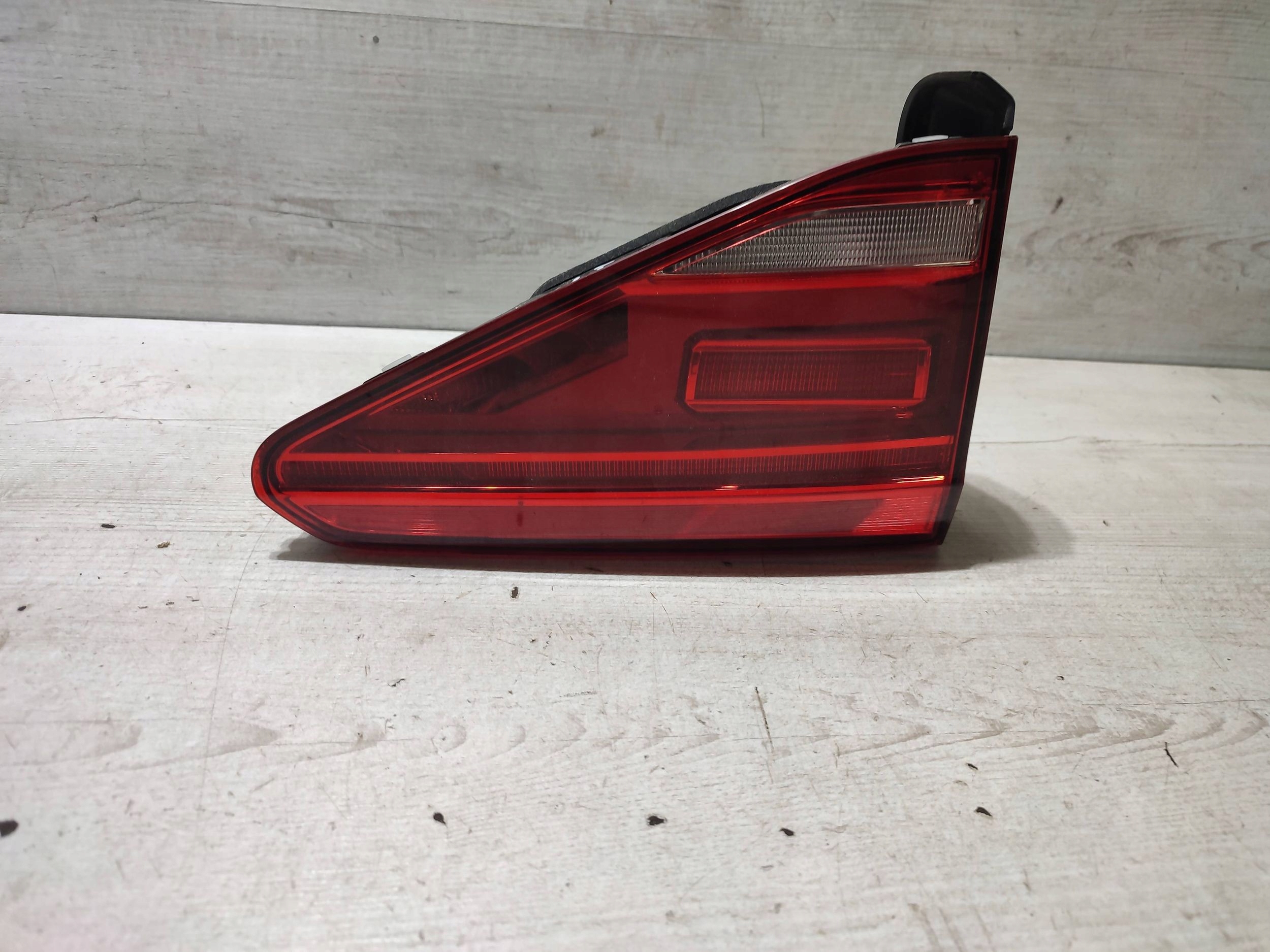 Volkswagen Touran III 2020 rear part side left light rear