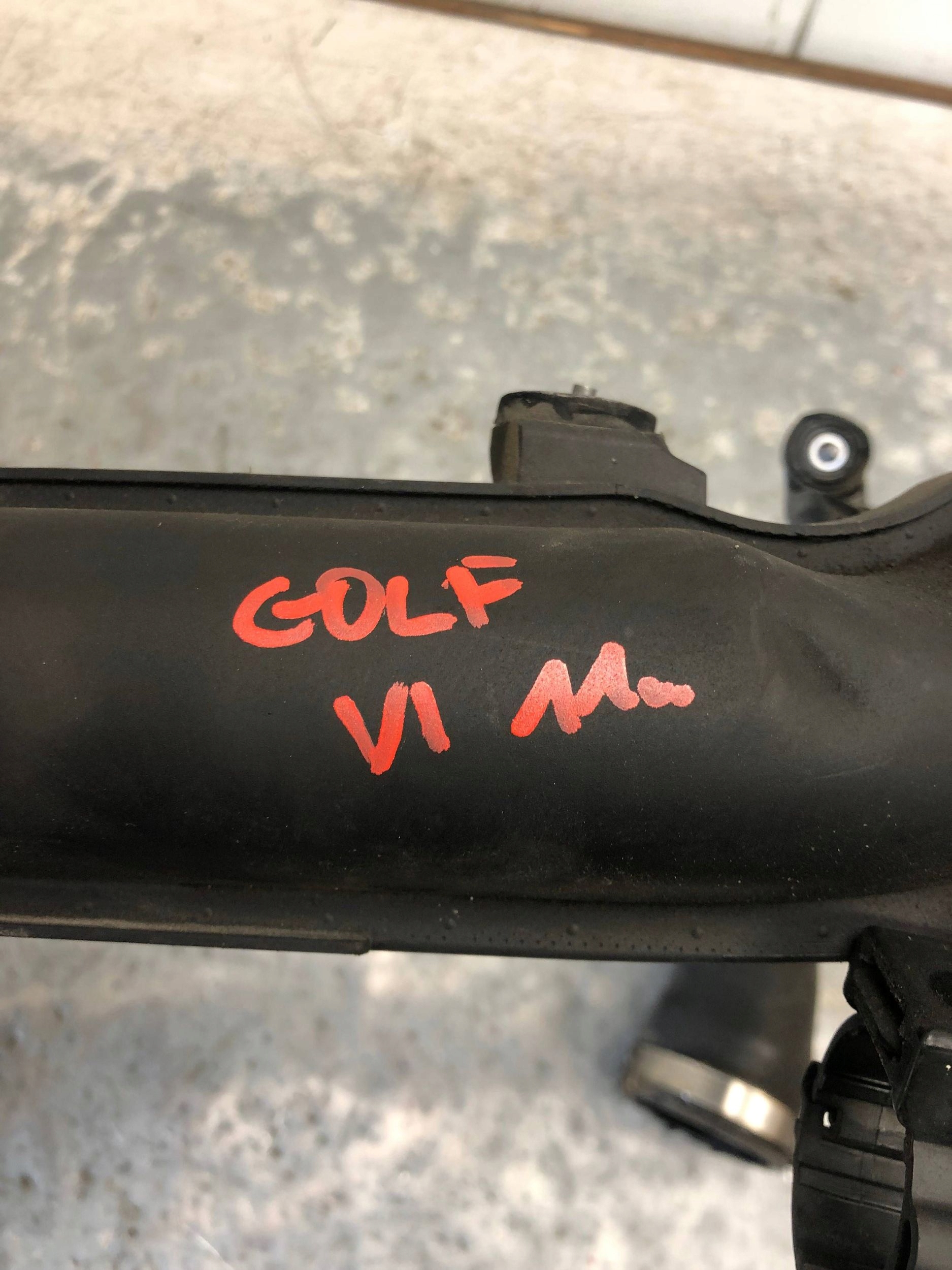 cijev prijenos interkulera VW GOLF VI 1K0145770AE 1K0145834AT