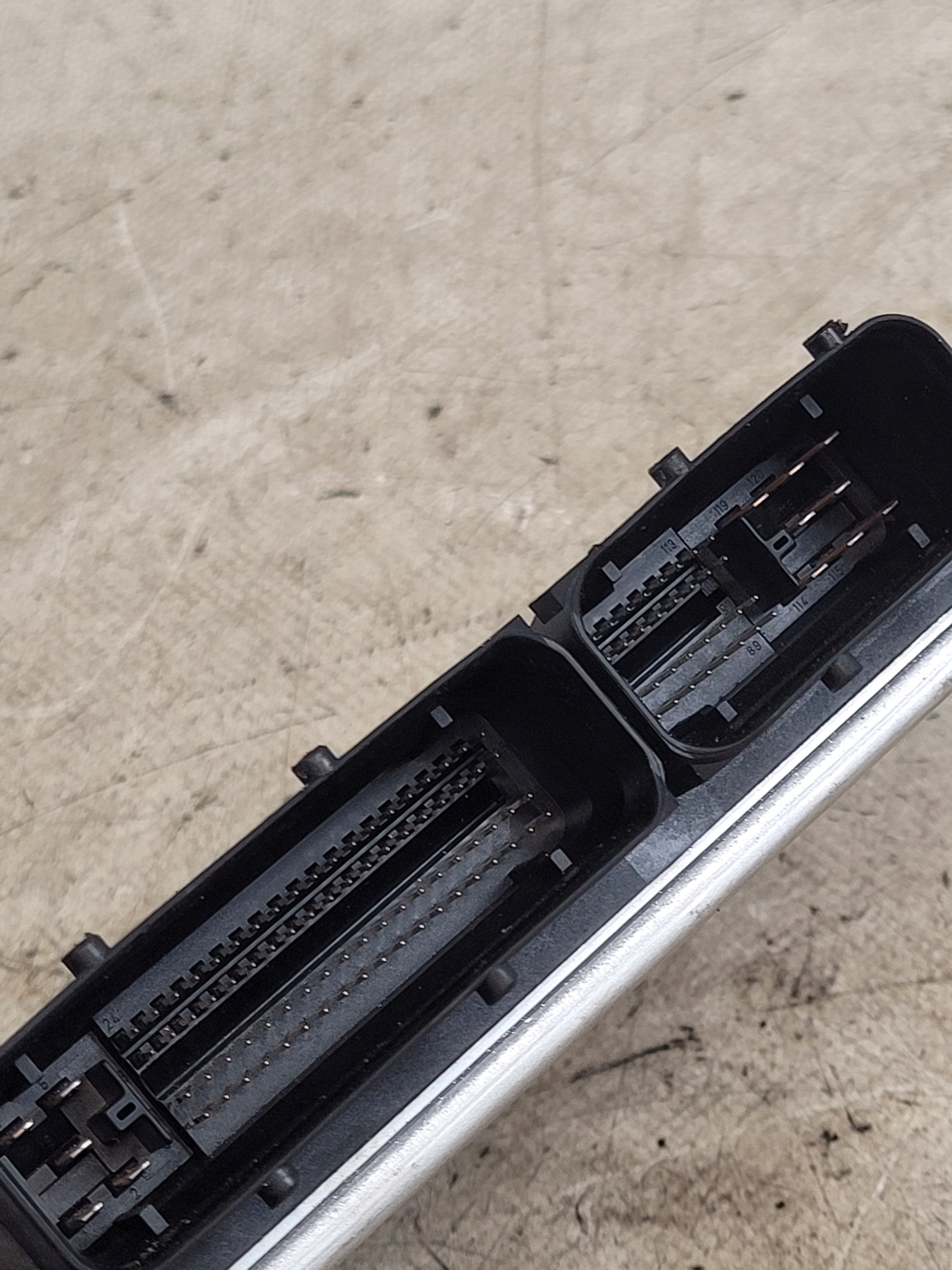 computer control unit of the engine OE 8E0909557E AUDI A4 B6 2.0 ALT 02r.