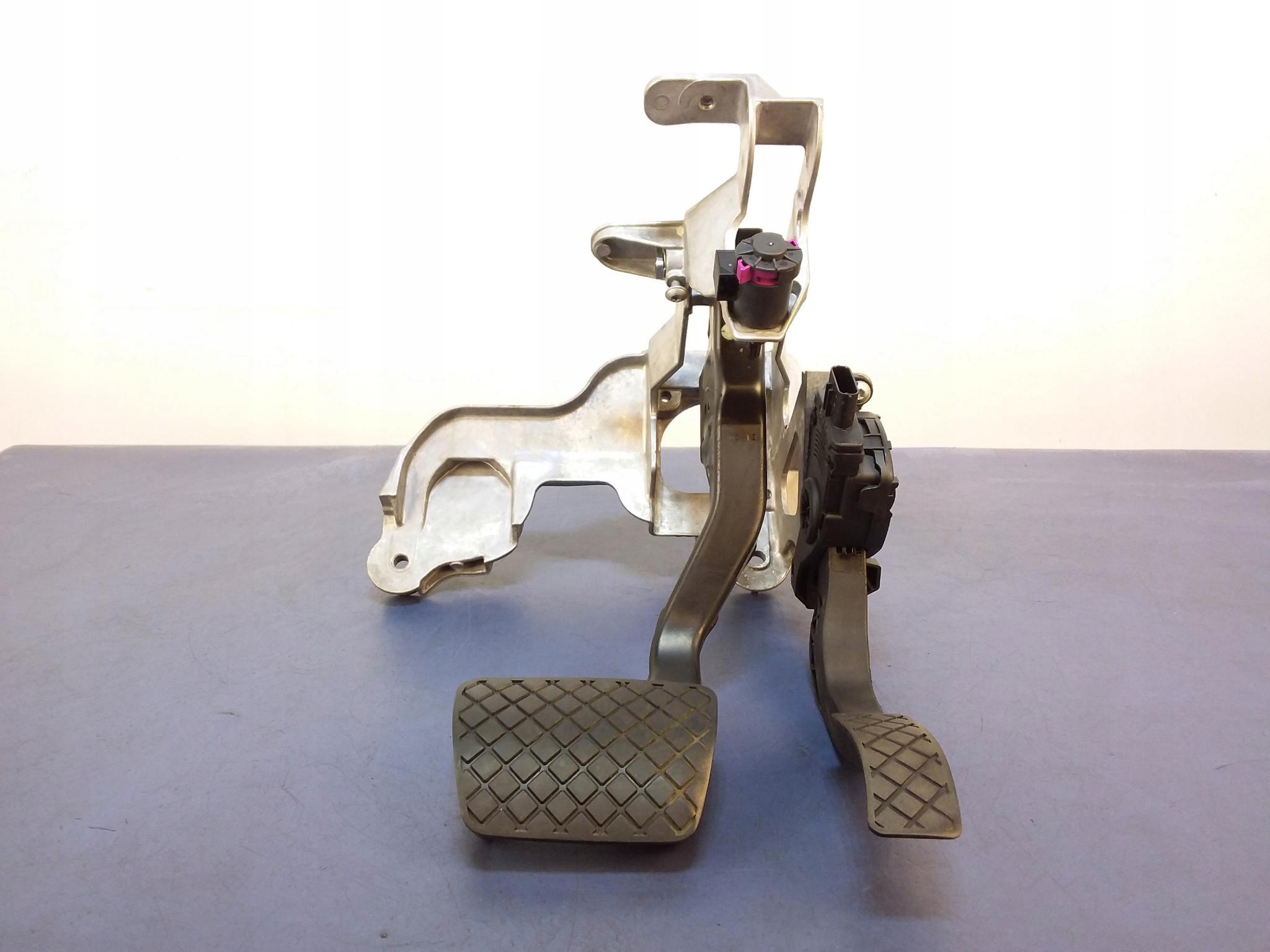 AUDI A8 D4 STELAŻ PEDAŁÓW 4G1723117