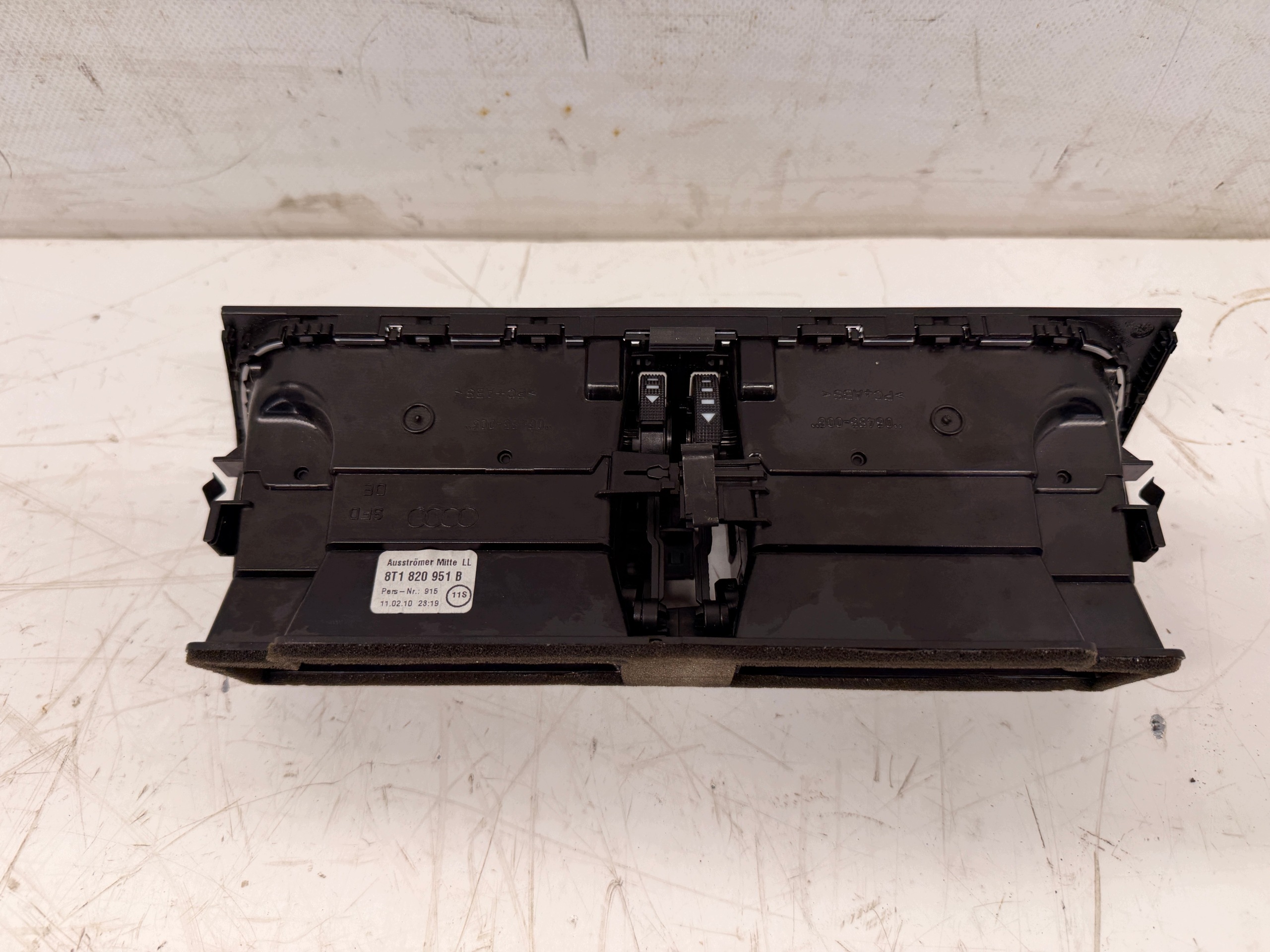 Audi A5 8T grid air conditioning devices central 8T1820951B
