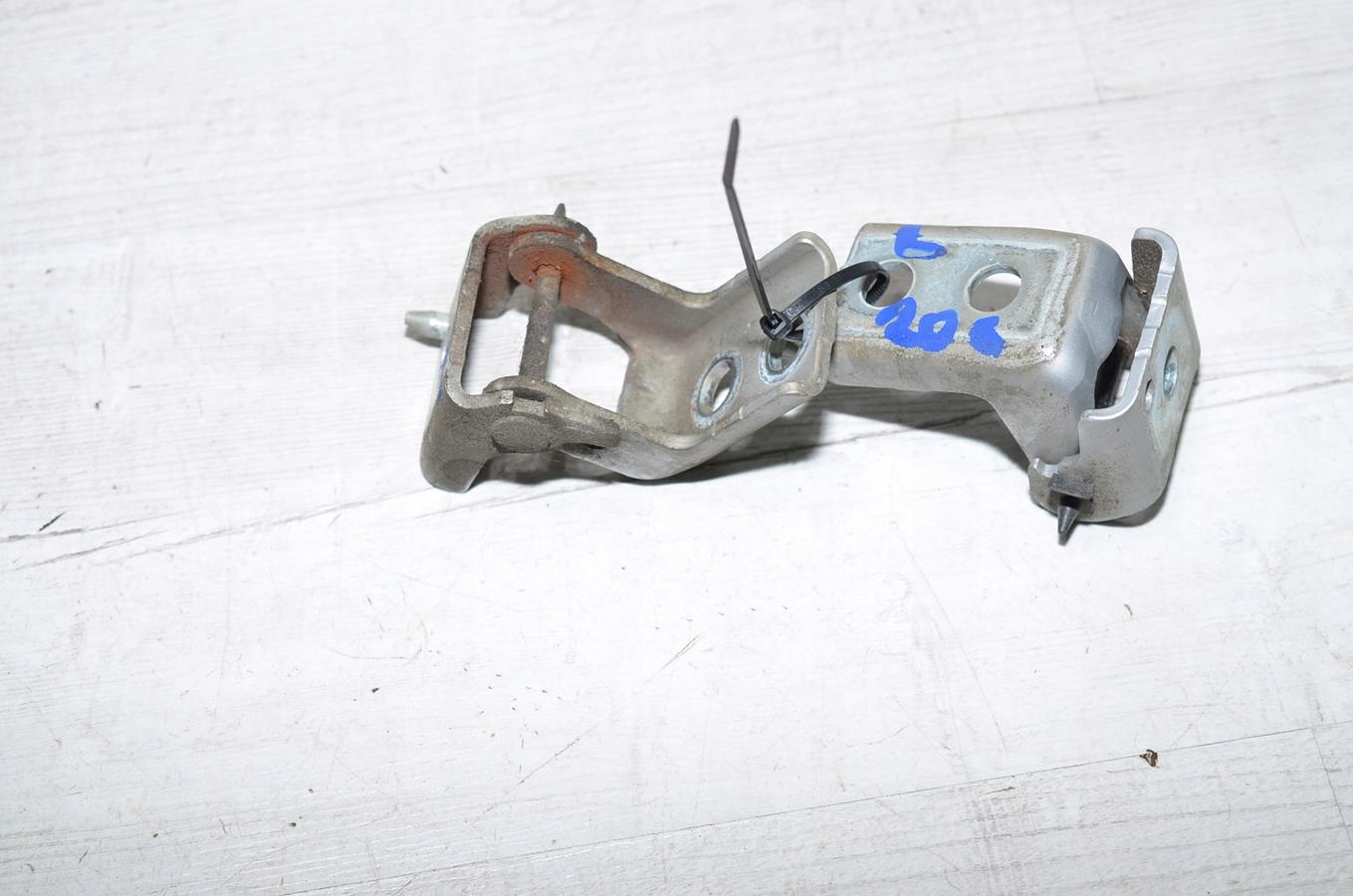 hinges door left front PEUGEOT 208 and ACTIVE