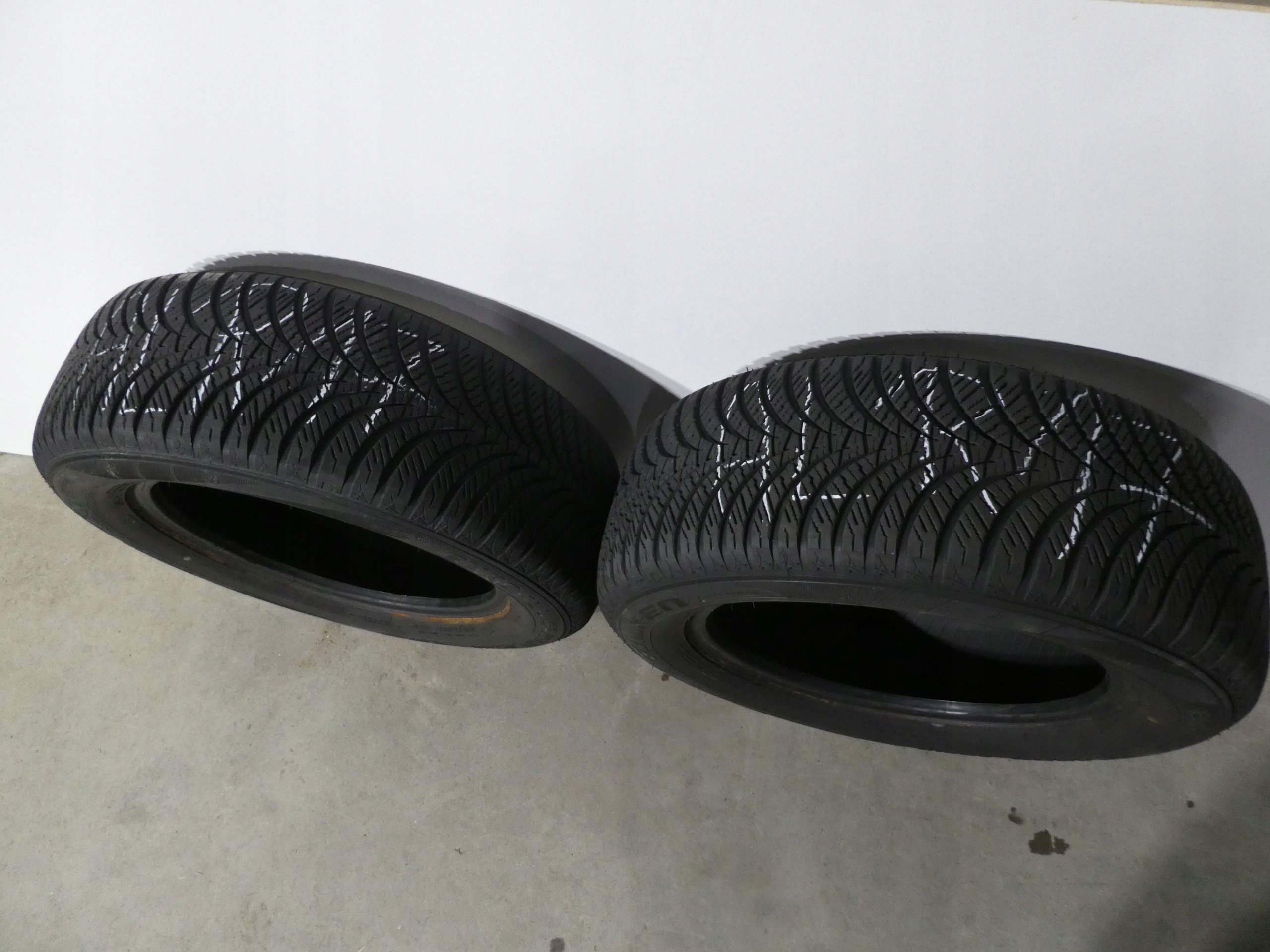 2X tyres Falken 215/60/16 2022R