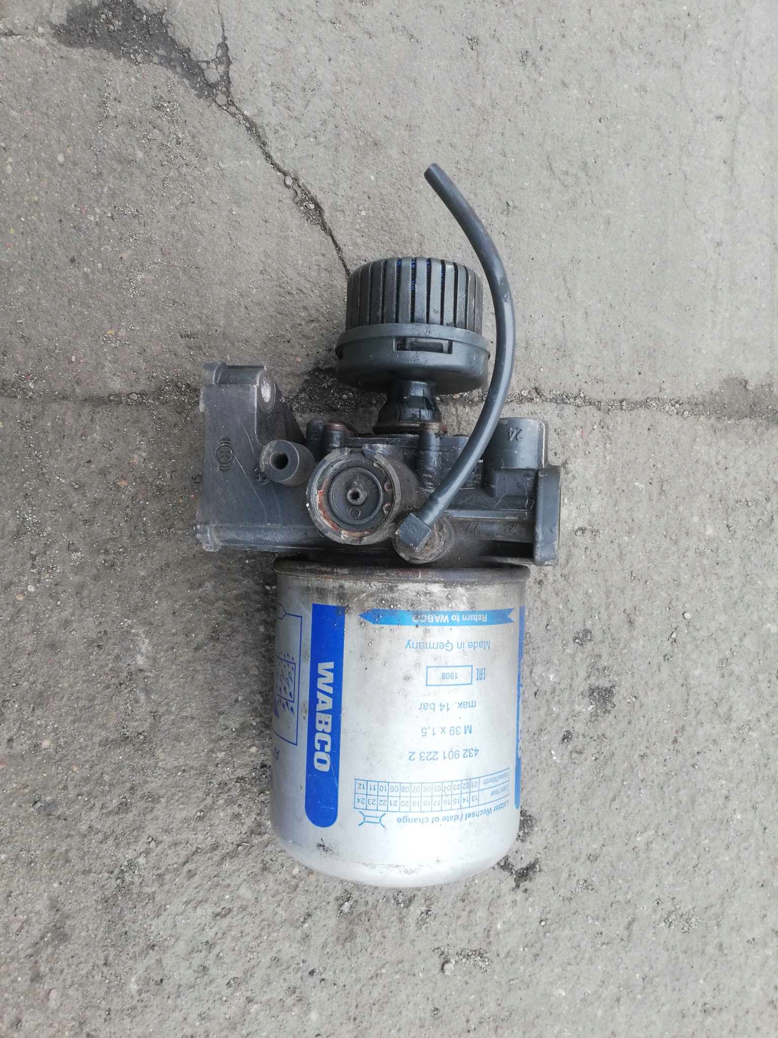 PODSTAWA ZAWORU OSUSZACZA MERCEDES ATEGO