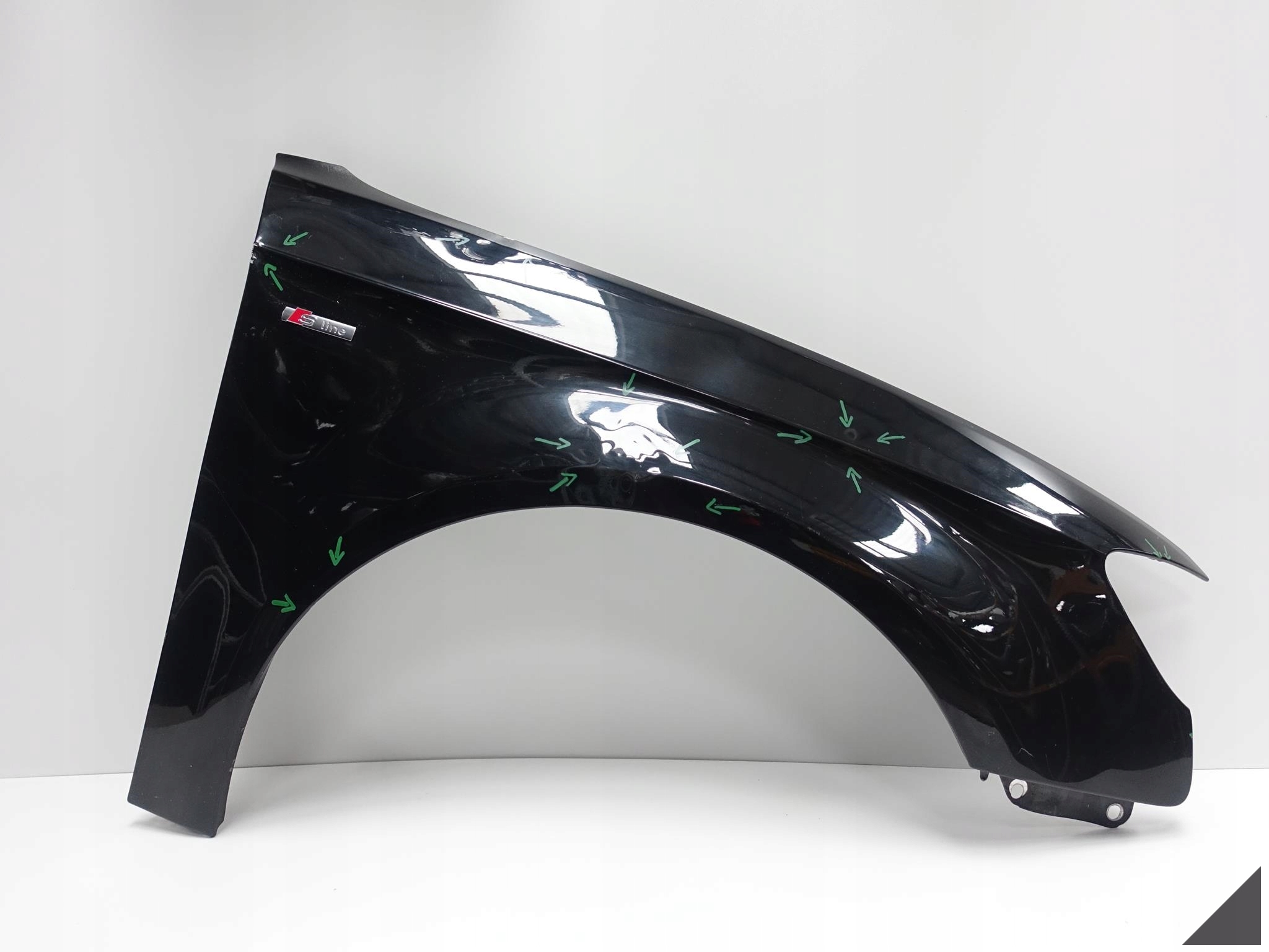 AUDI A3 S3 8V0 LIFT 16-19 console+fender right
