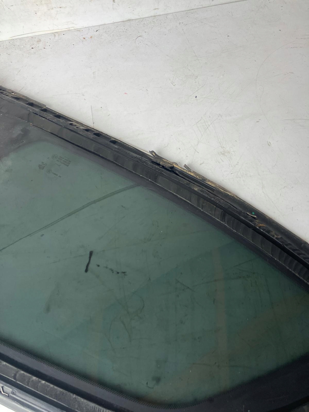 window bodywork left rear part PEUGEOT 308 T9 SW CHROM 14R