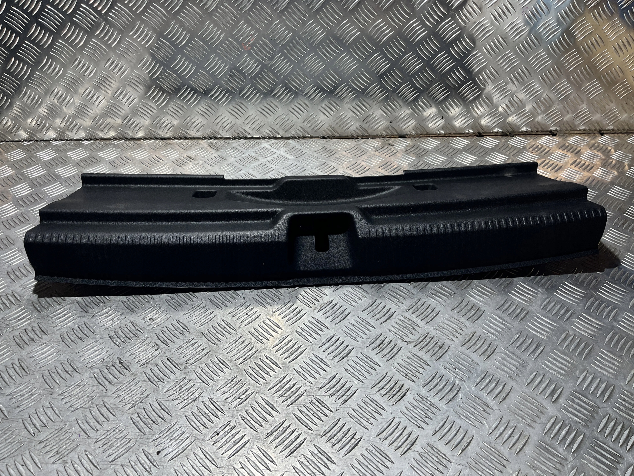 защита накладка ремня зад Audi Q2 GA 16- 81A863471E