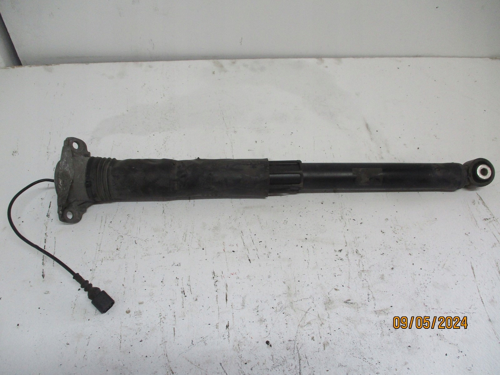 shock absorber shock absorbers SEAT ARONA 6F9 right left rear