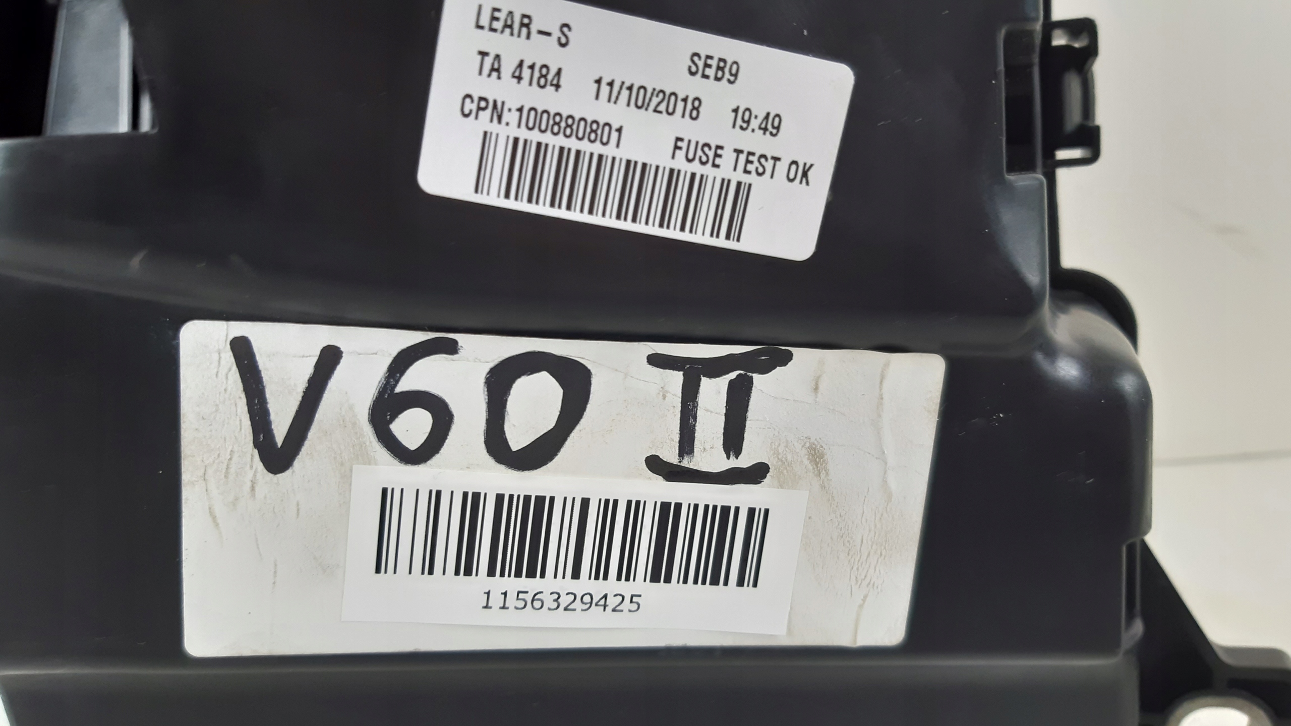 volvo V60 II 2.0 D4 блок предохранителей 31398000, 31398001
