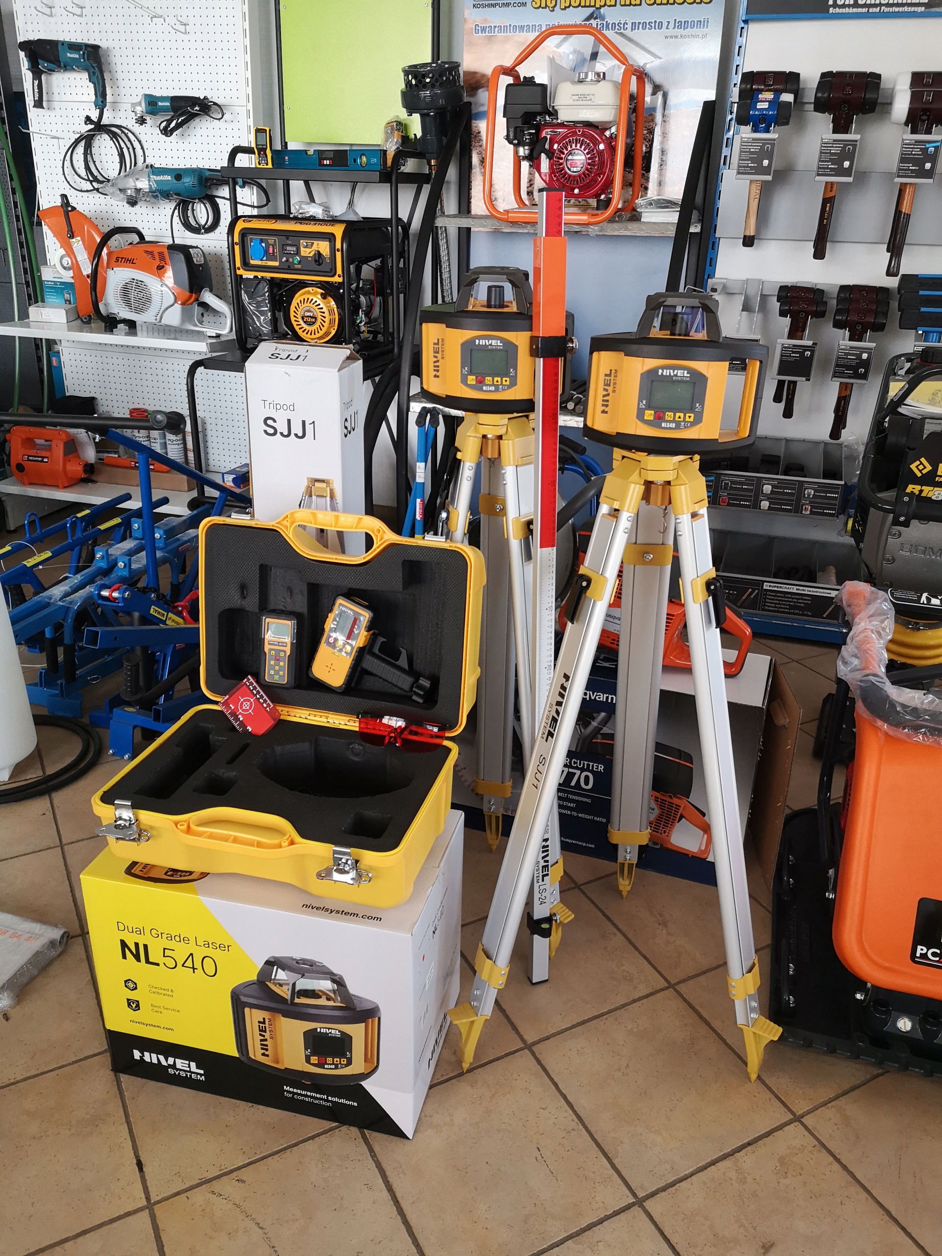 Niwelator rotacyjny Nivel NL540DIGITAL 500m ZESTAW Waga produktu z opakowaniem jednostkowym 5.92 kg