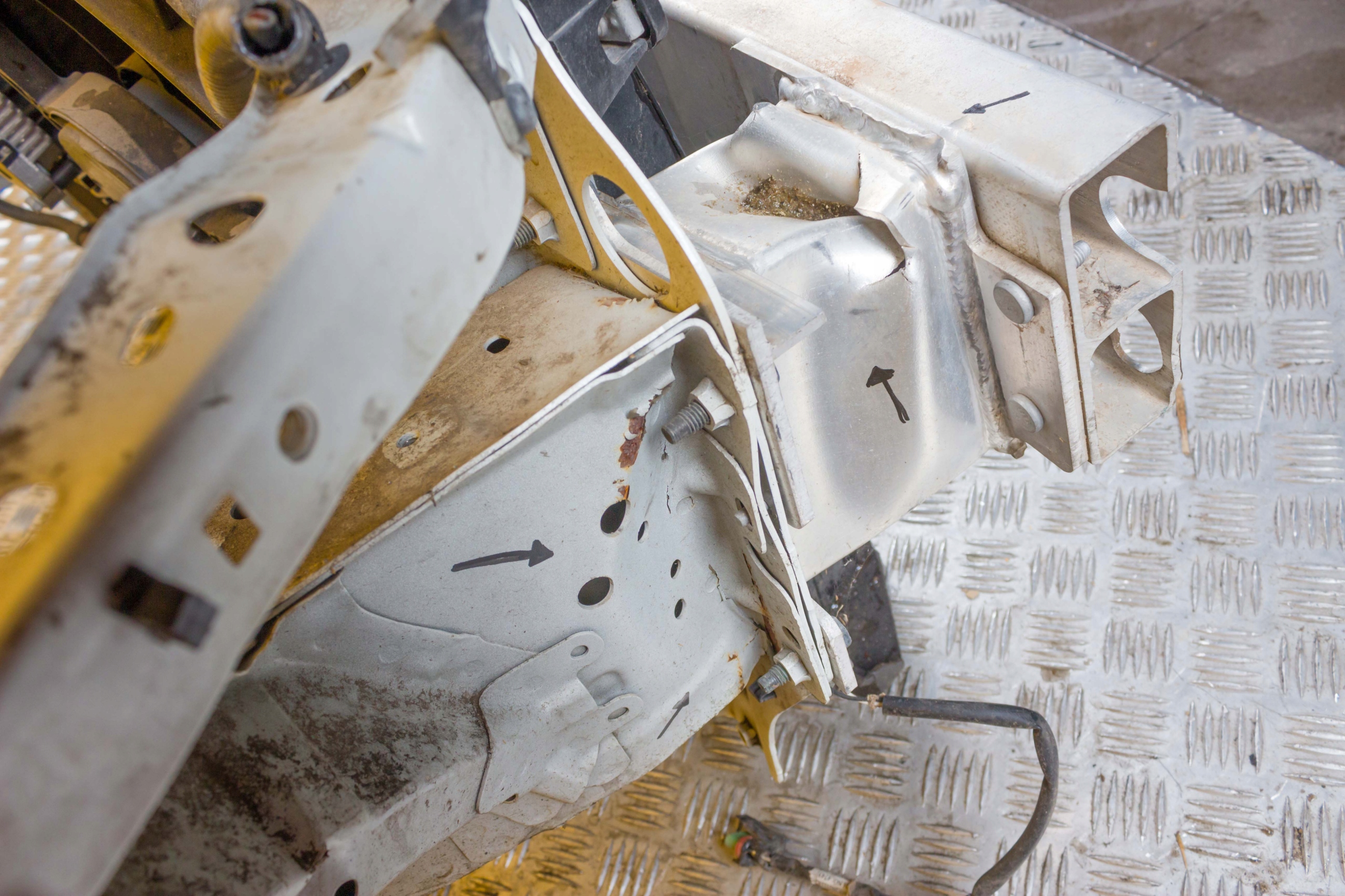 NISSAN PATHFINDER R52 PAS PRZÓD WZMOCNIENIE BELKA Jakość części (zgodnie z GVO) O - oryginał z logo producenta pojazdu (OE)