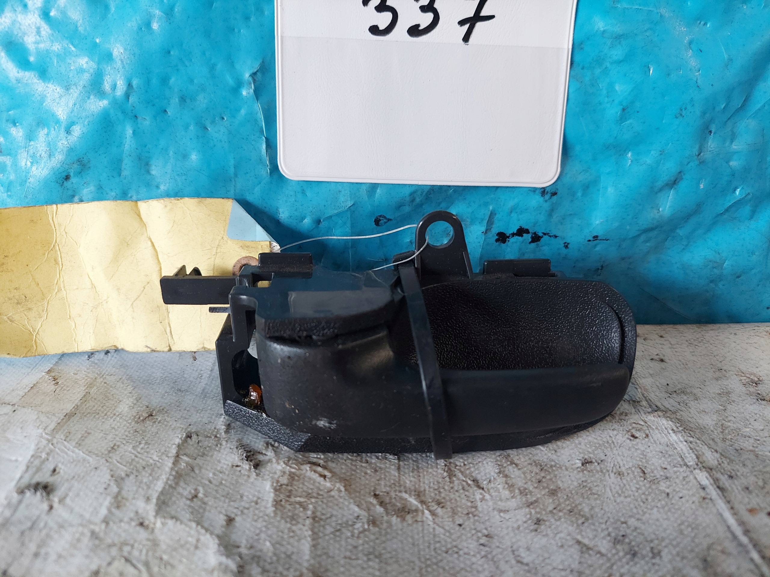 handle inner left rear part YARIS and 2005 R