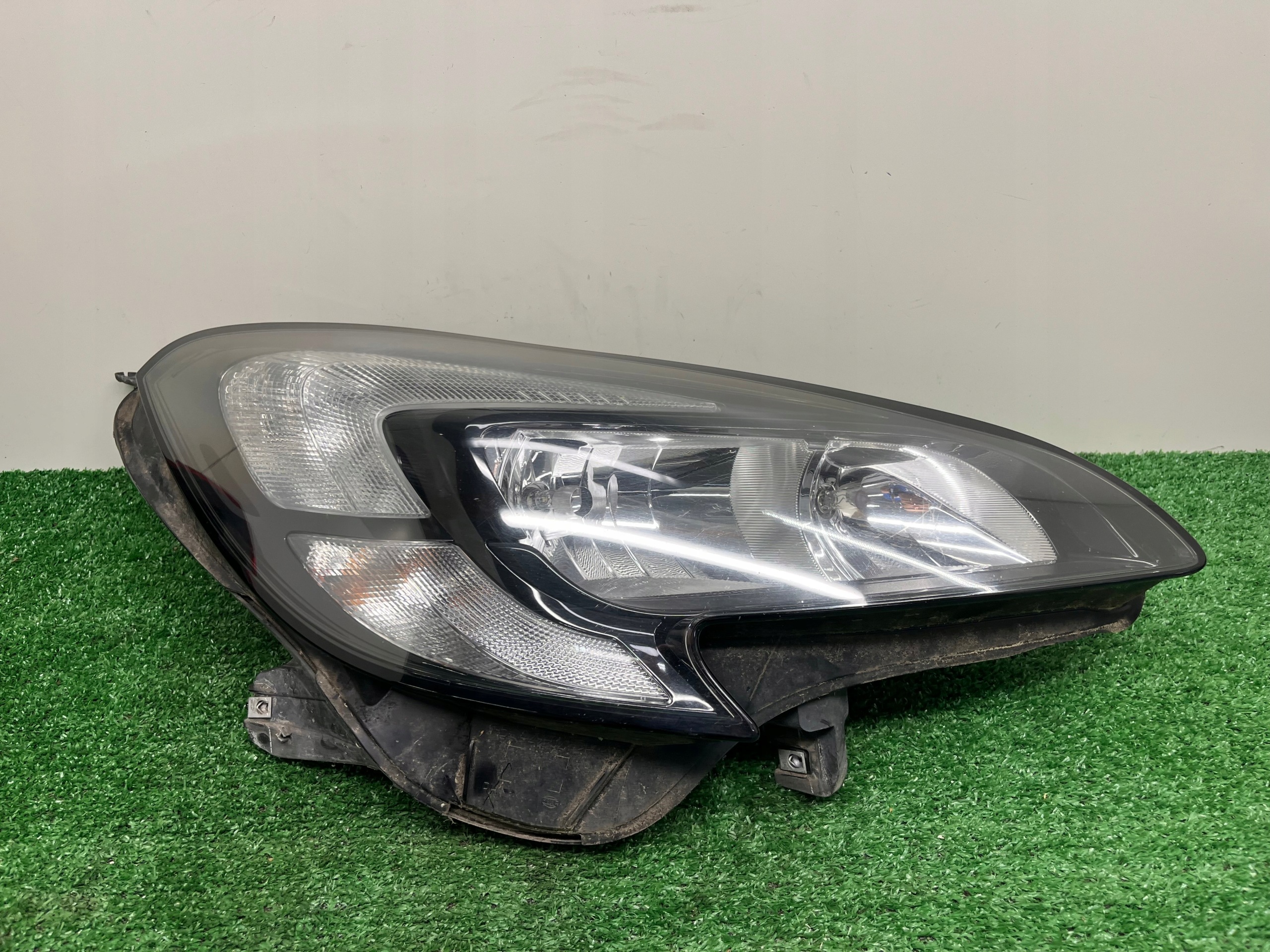 light right front OPEL CORSA E 13381336RH