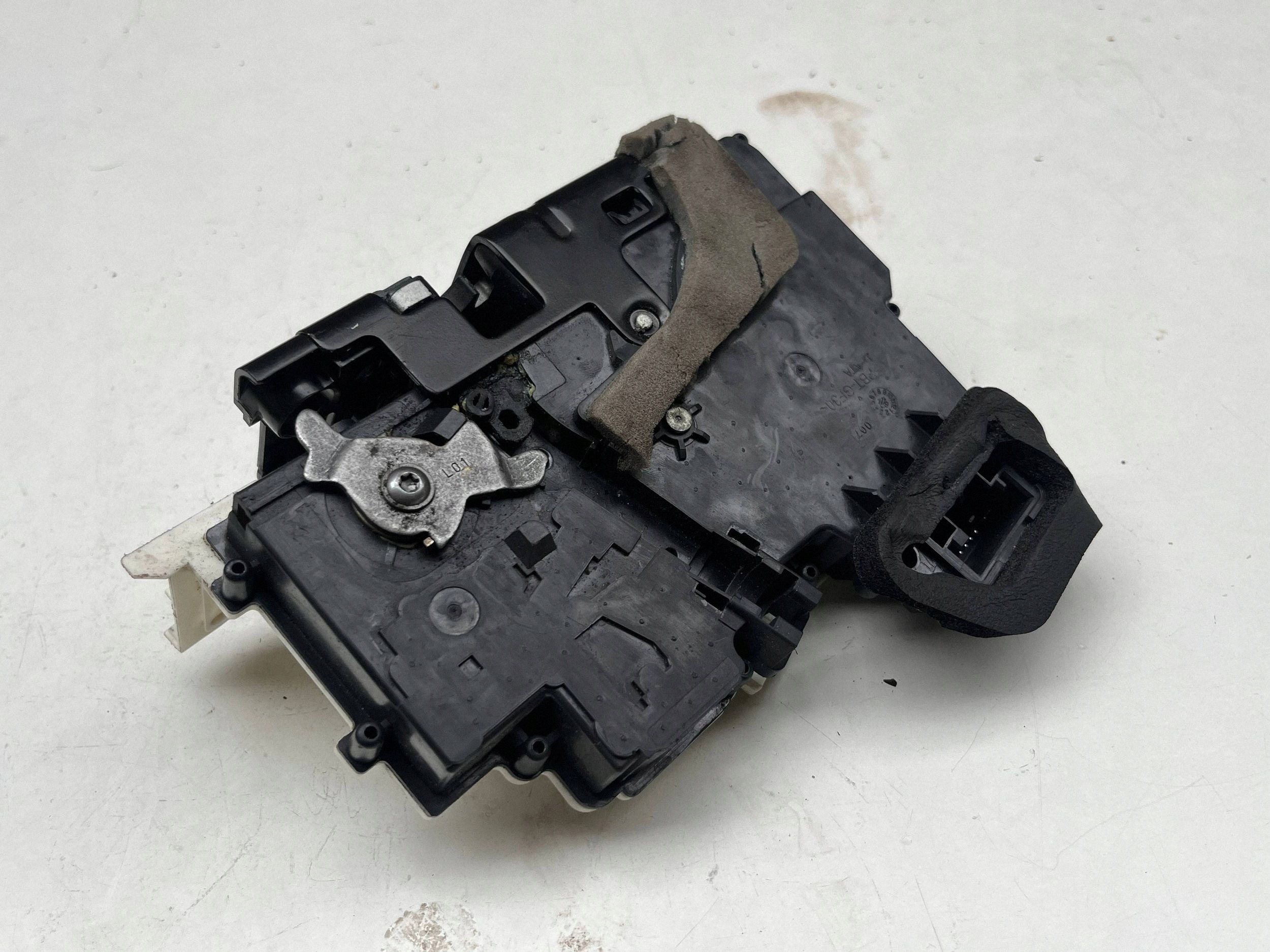 AUDI A6 C8 lock door left front 4K1837015H @M