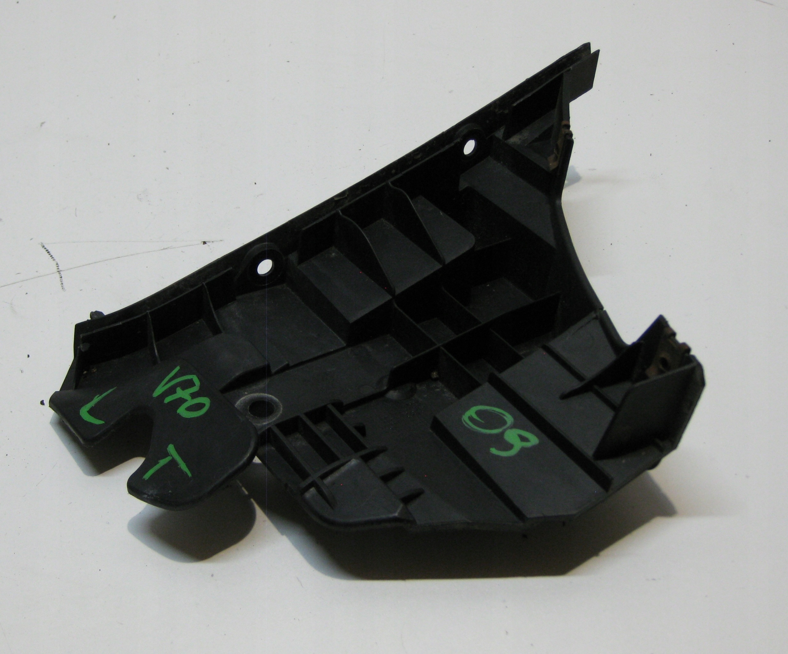VOLVO V70 2.0 D 09R support holder of a bumper left front 31265344