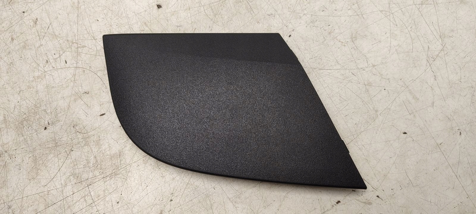 moulding under the window Mercedes 245