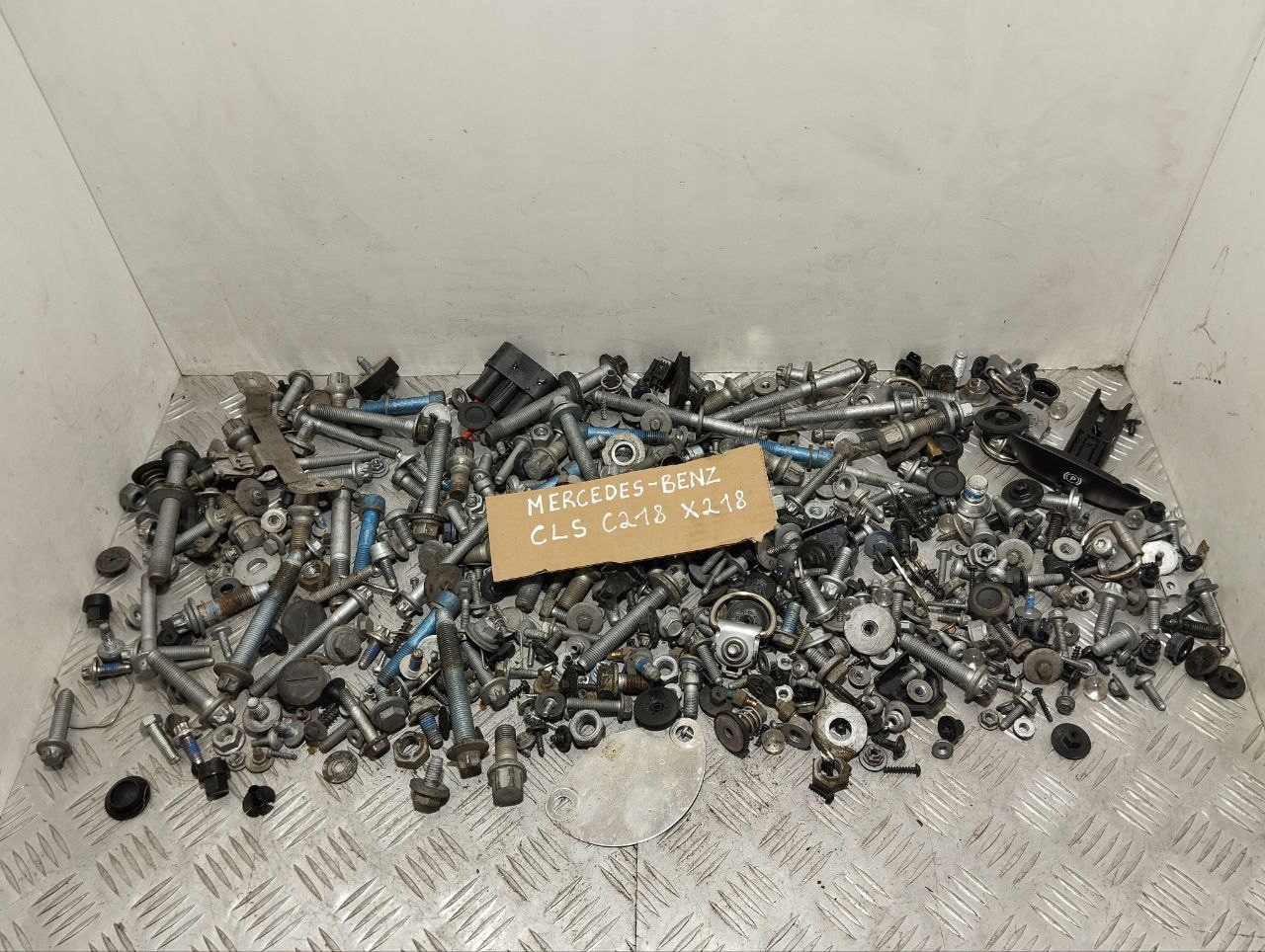 Śruba Mercedes-Benz CLS 2013 zestaw