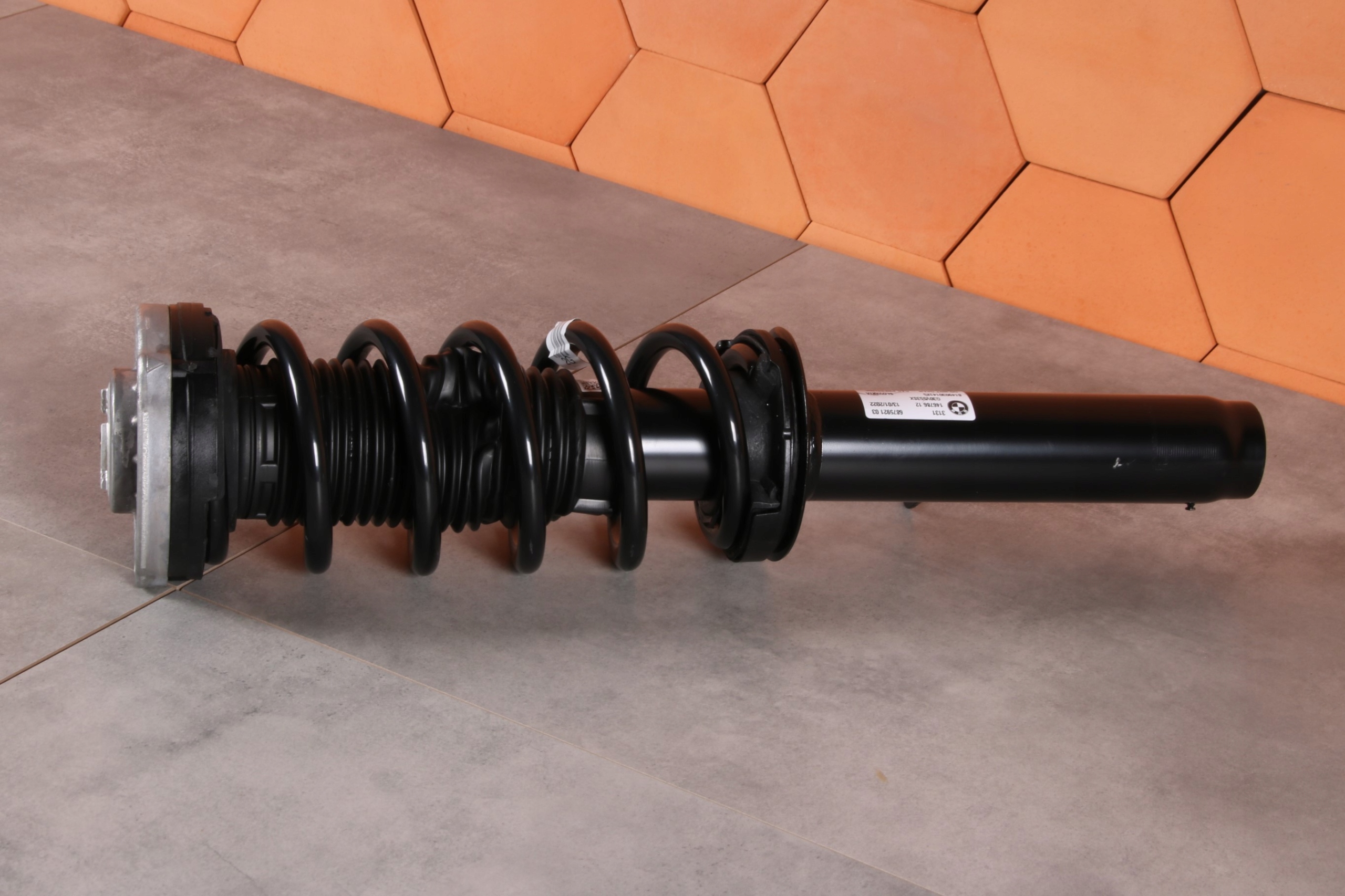 BMW 5 G30 G30 LCI shock absorber left front front XDRIVE 6875921 34 km !!!