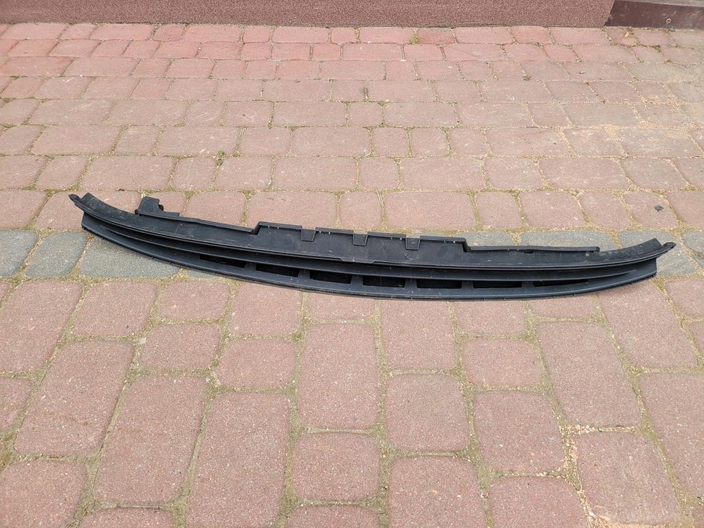 grid of a bumper front lower Opel Corsa E 39003563