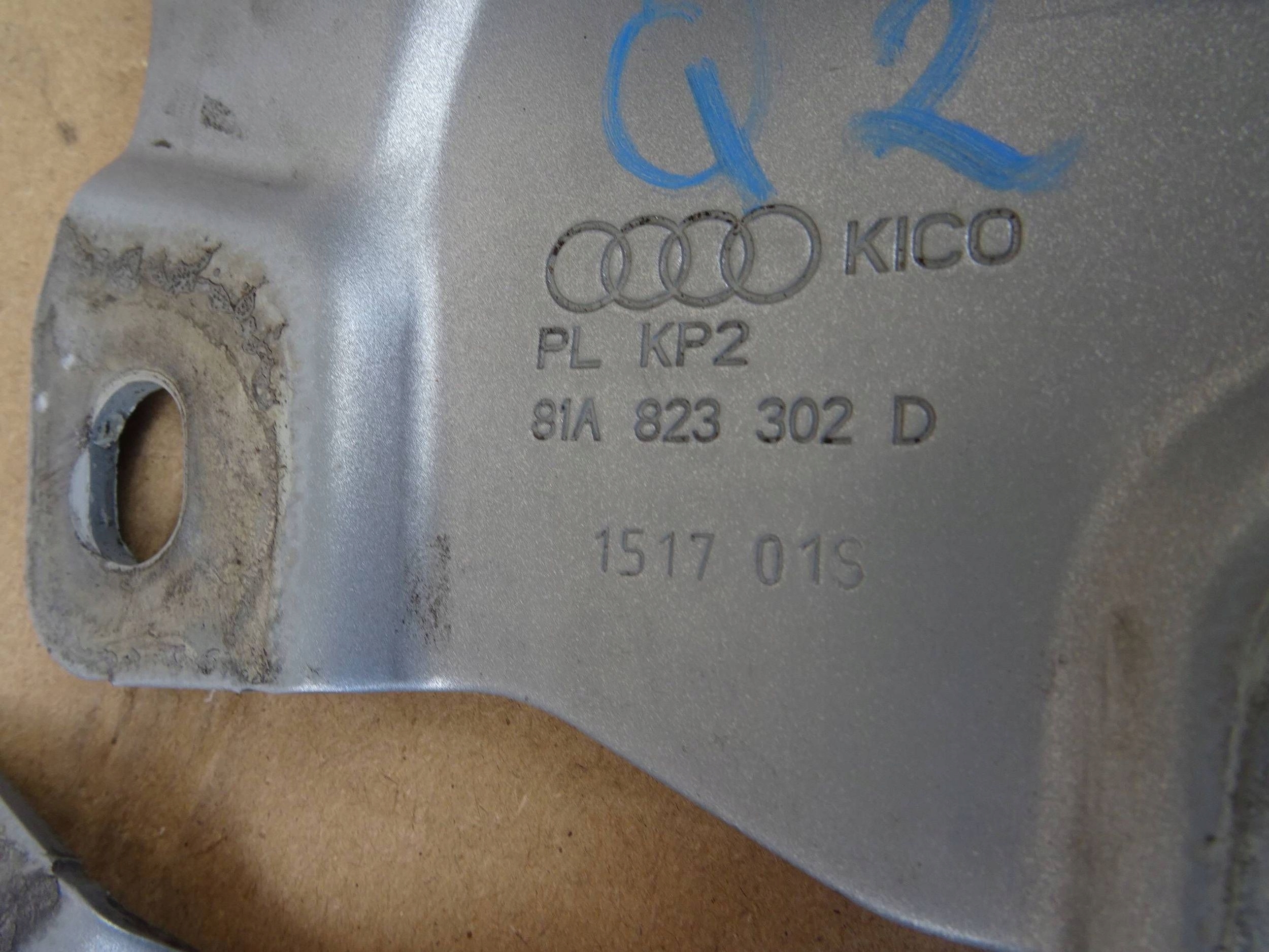 Audi Q2 zawiasy maski 81A823301D 81A823302D Producent części Audi OE