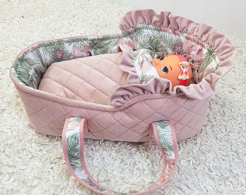 NOSIDEŁKO (45cm) Z POŚCIELĄ DLA LALEK Marka bez marki