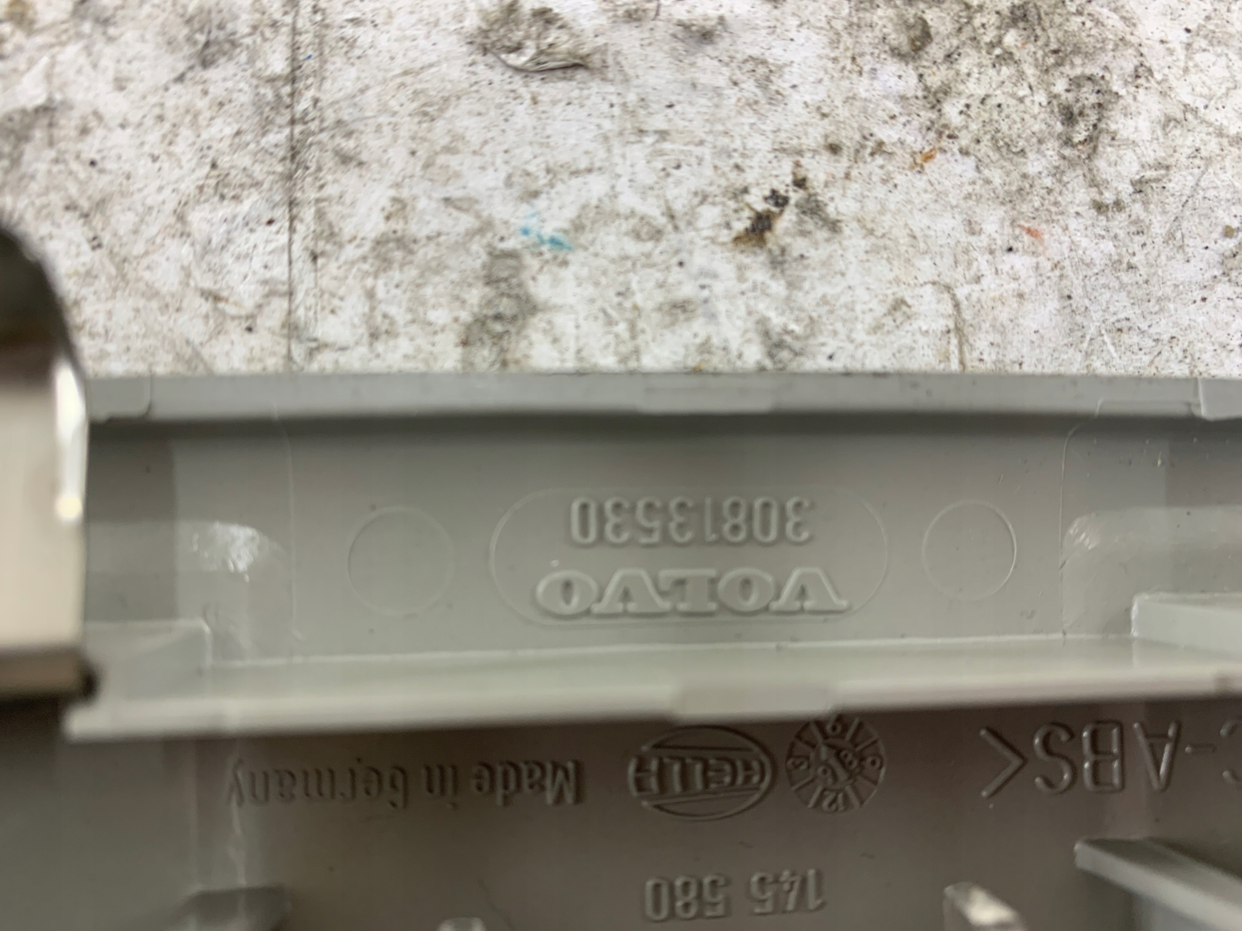 VOLVO V40 e OSWIETLENIE cabina FANALE interna