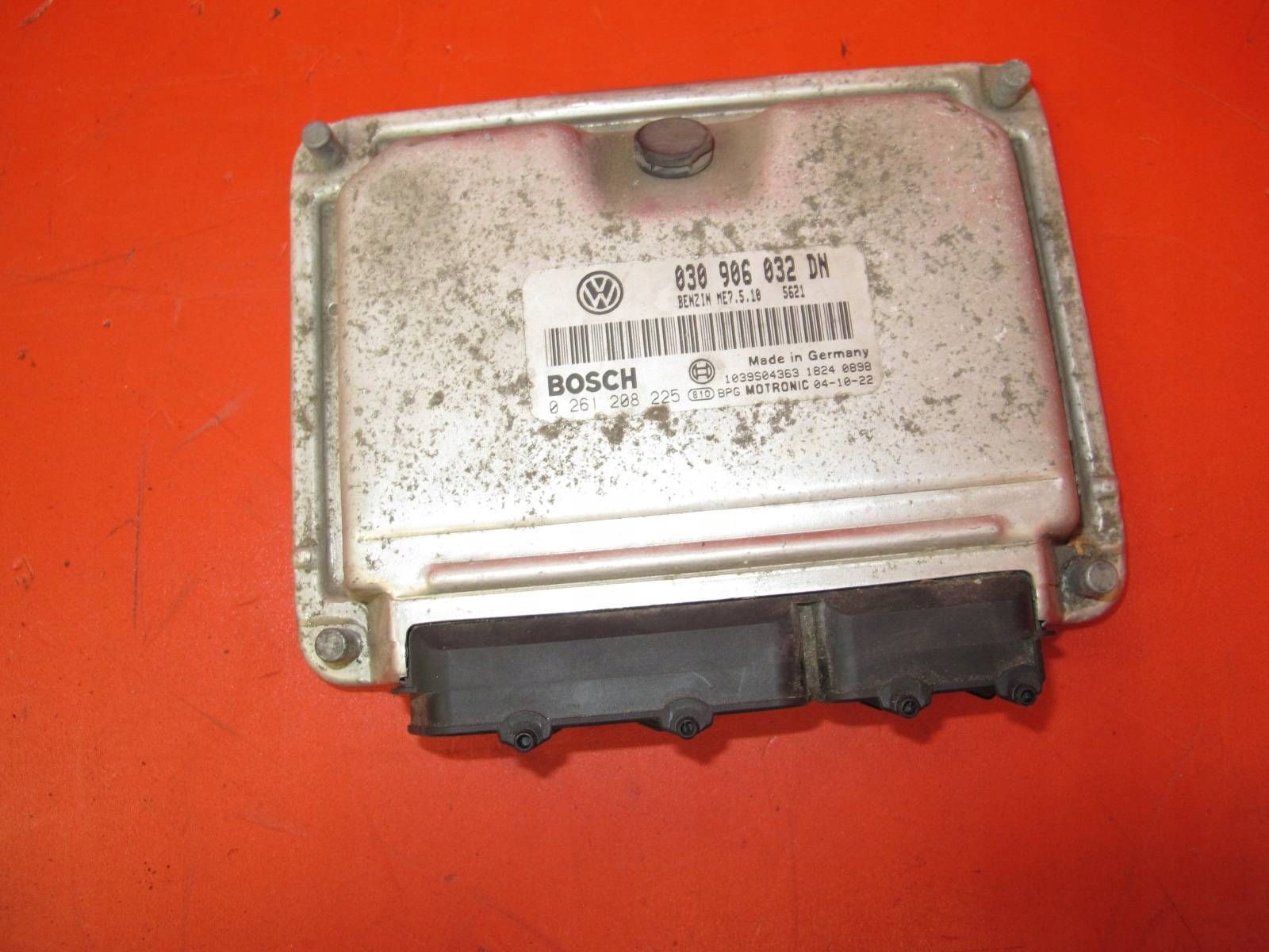 VW LUPO 1.0 AUC control unit computer of the engine 0261208225 BOSCH 030906032DN