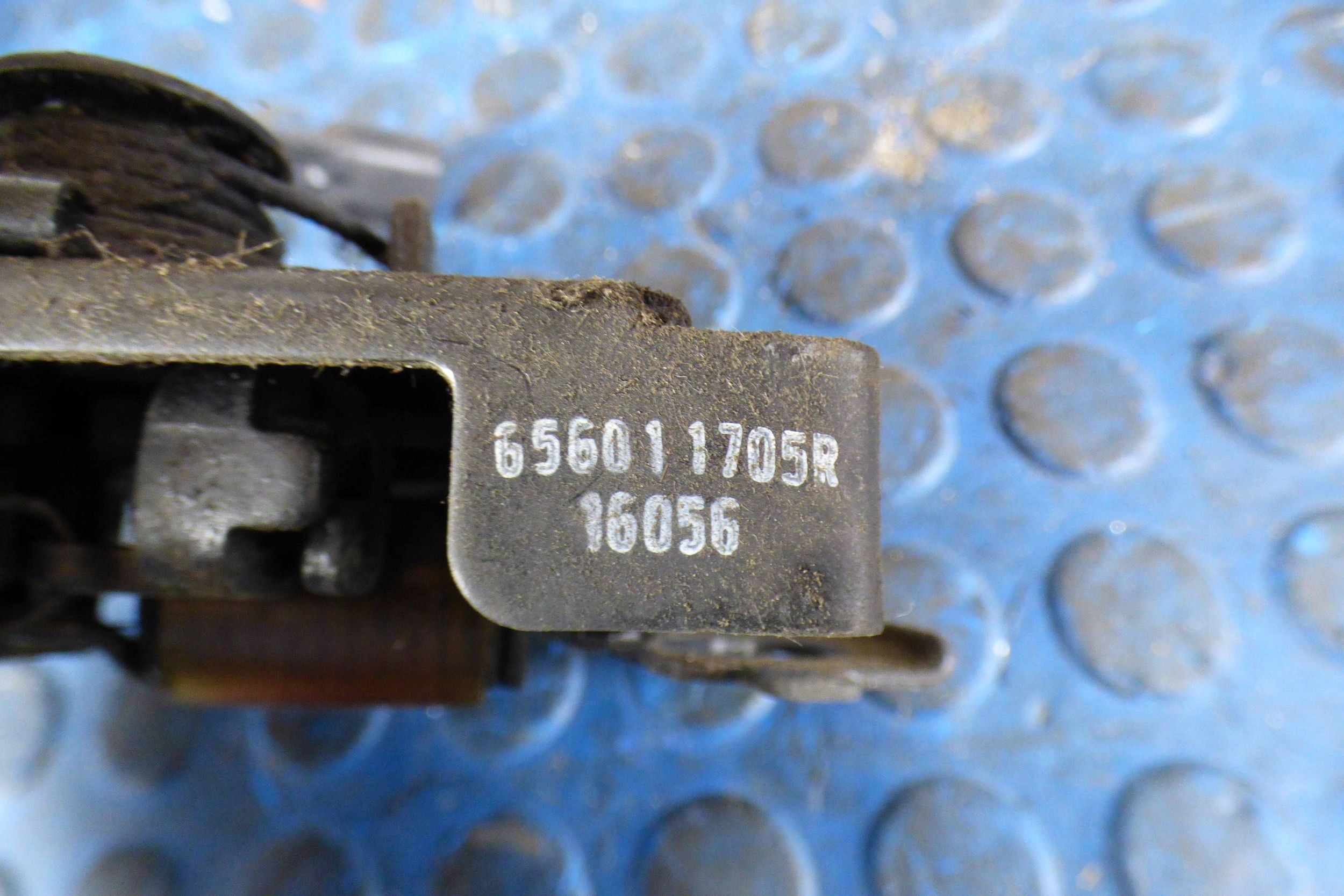 Renault Clio IV bonnet latch lock front 656011705R st.BDB