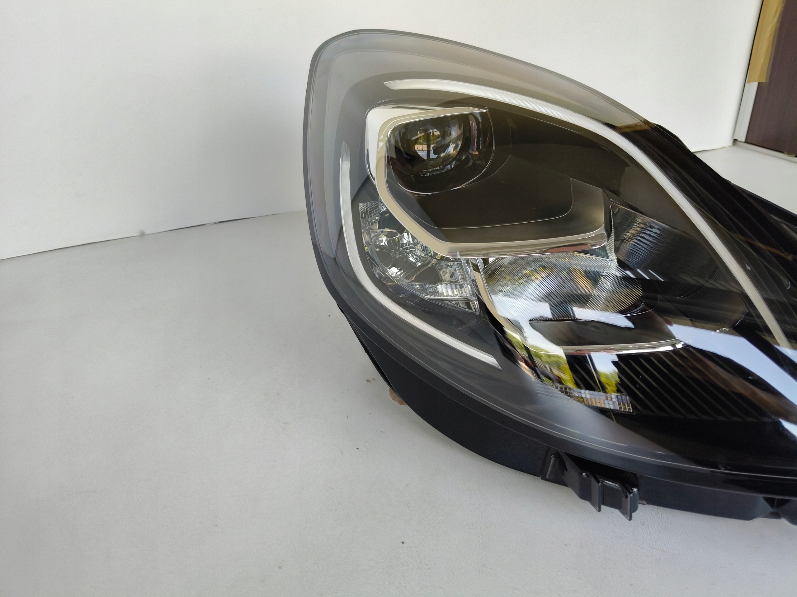 light right REFLEKTOR FORD PUMA 19- LED
