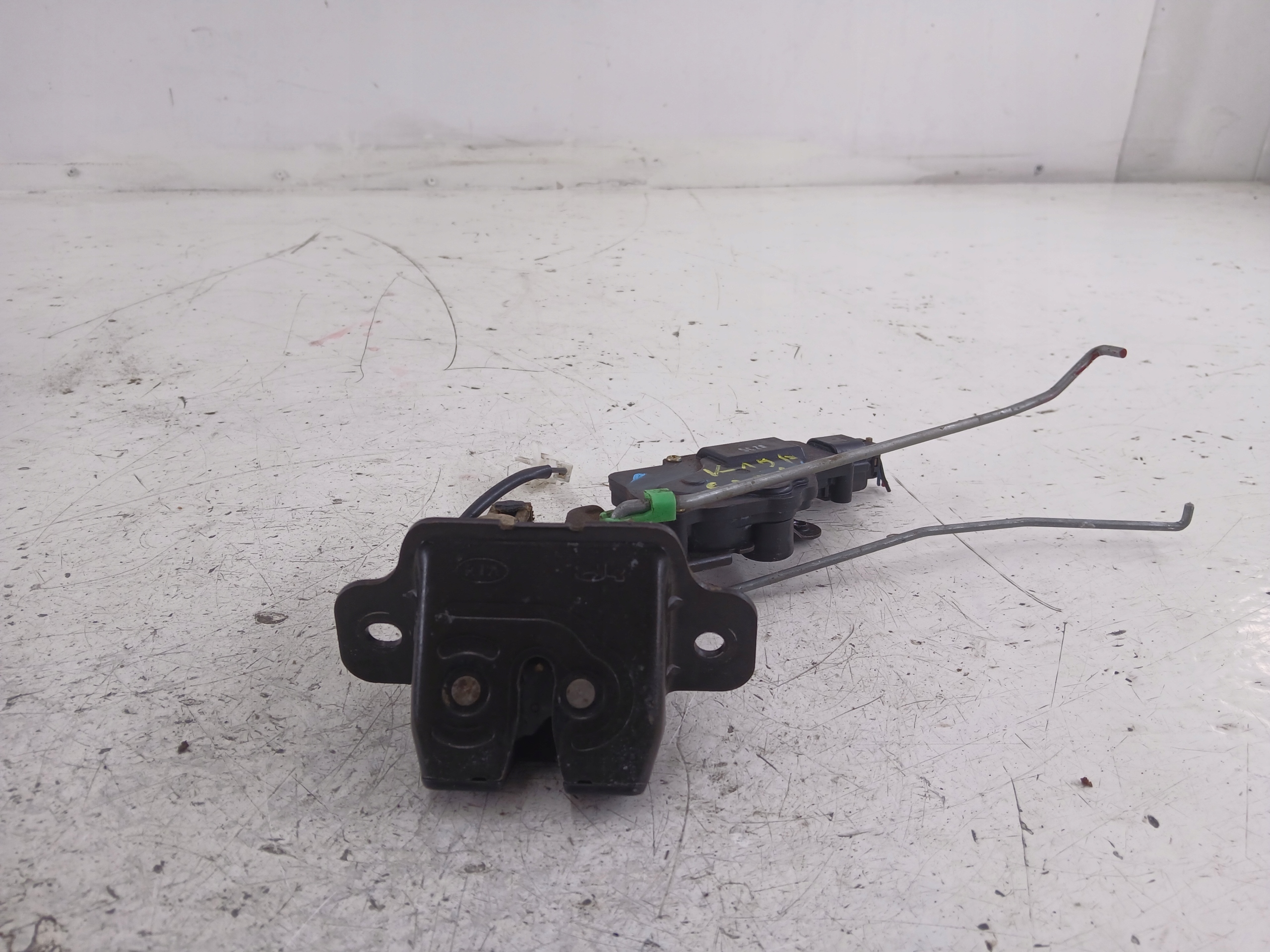 KIA CERATO and lock bonnet boot