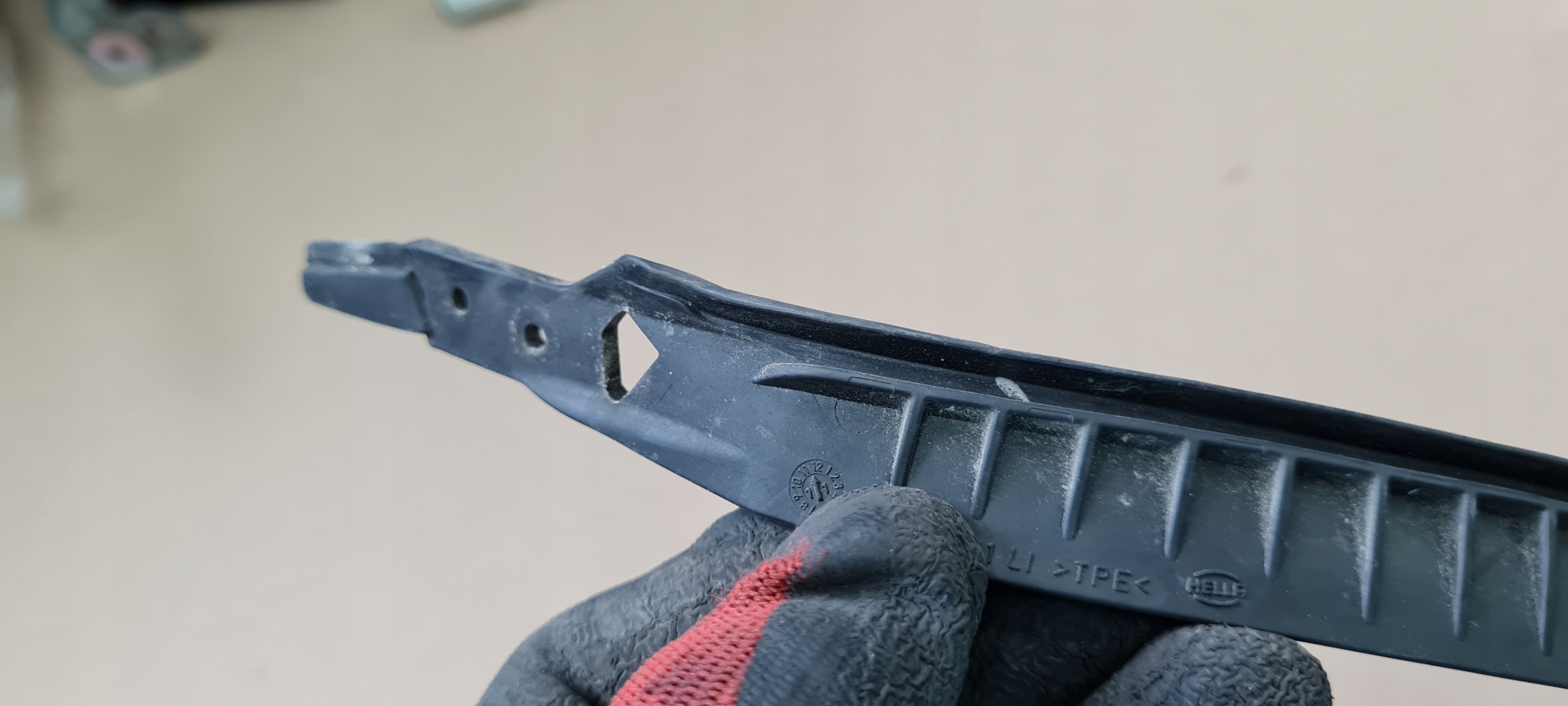 A6 C7 4G gasket rubber lights left front 17612101