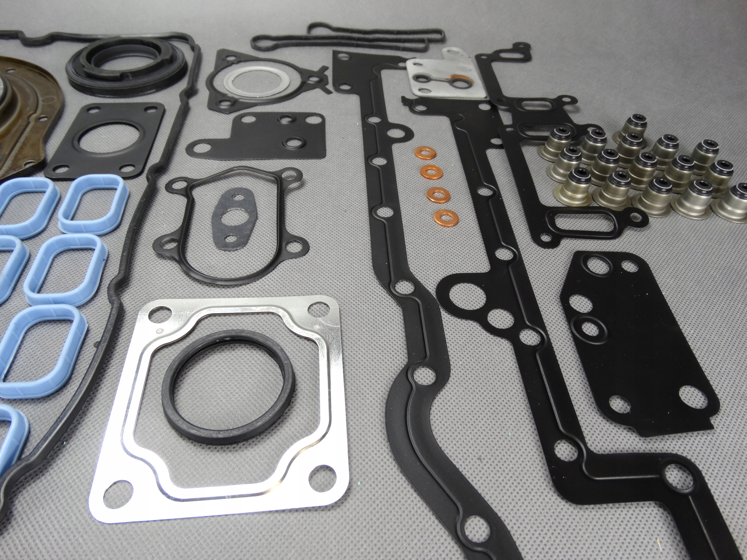 USZCZELKI SILNIKA KPL FORD TRANSIT 2000 2 0DI Part manufacturer other