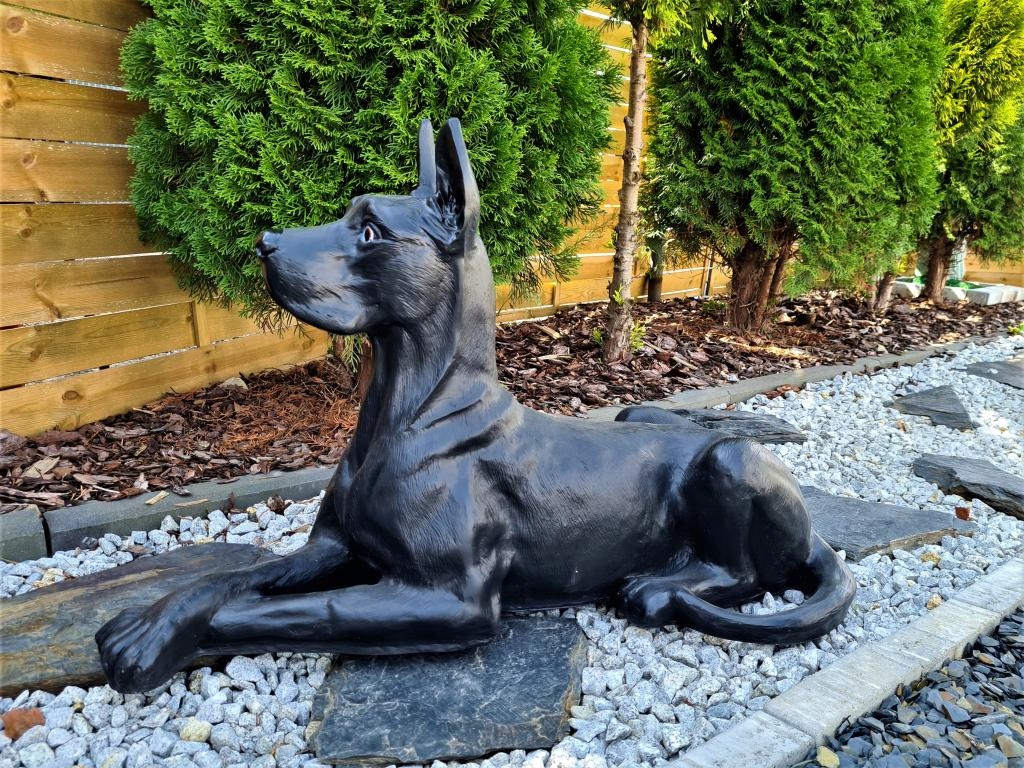 FIGURKA OGRODOWA DUŻY LEŻĄCY DOG NIEMIECKI czarny Producent inna