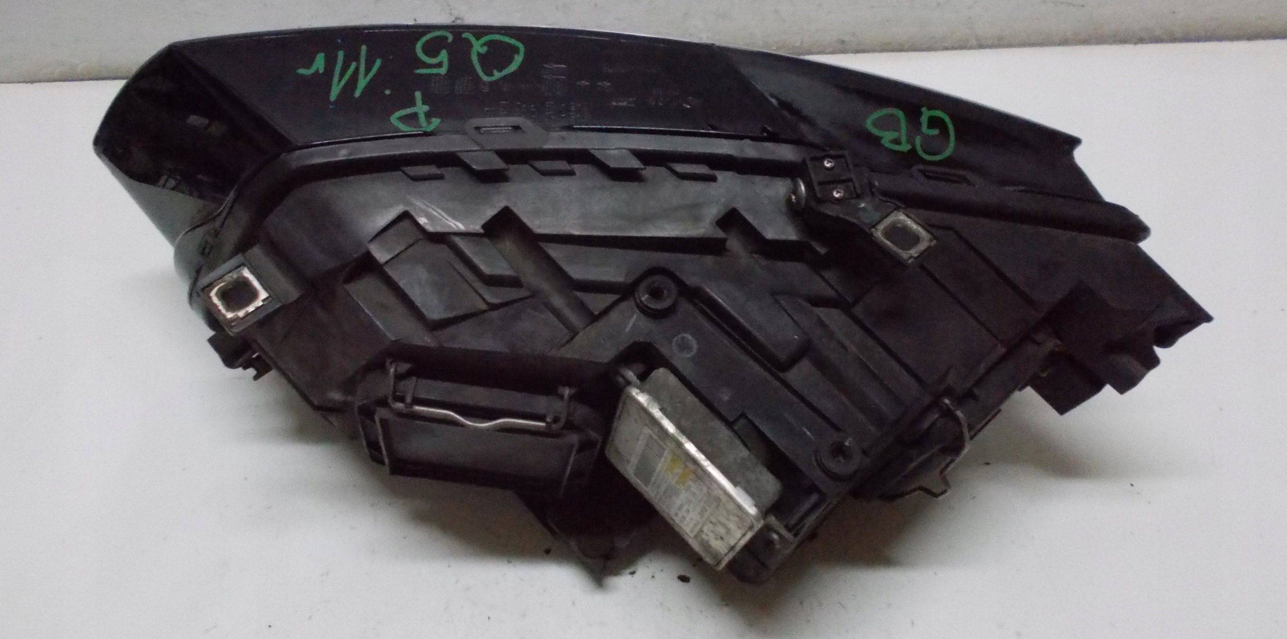 AUDI Q5 2.0 TDI 11R light right front XENON GB