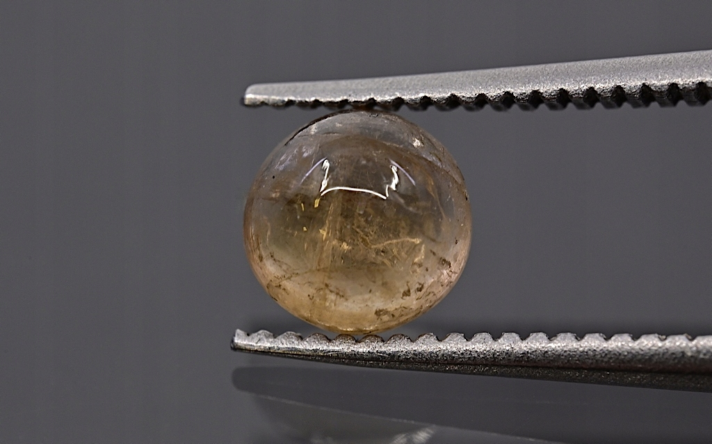 Turmalín kulatý kabošon fi 5,2 mm