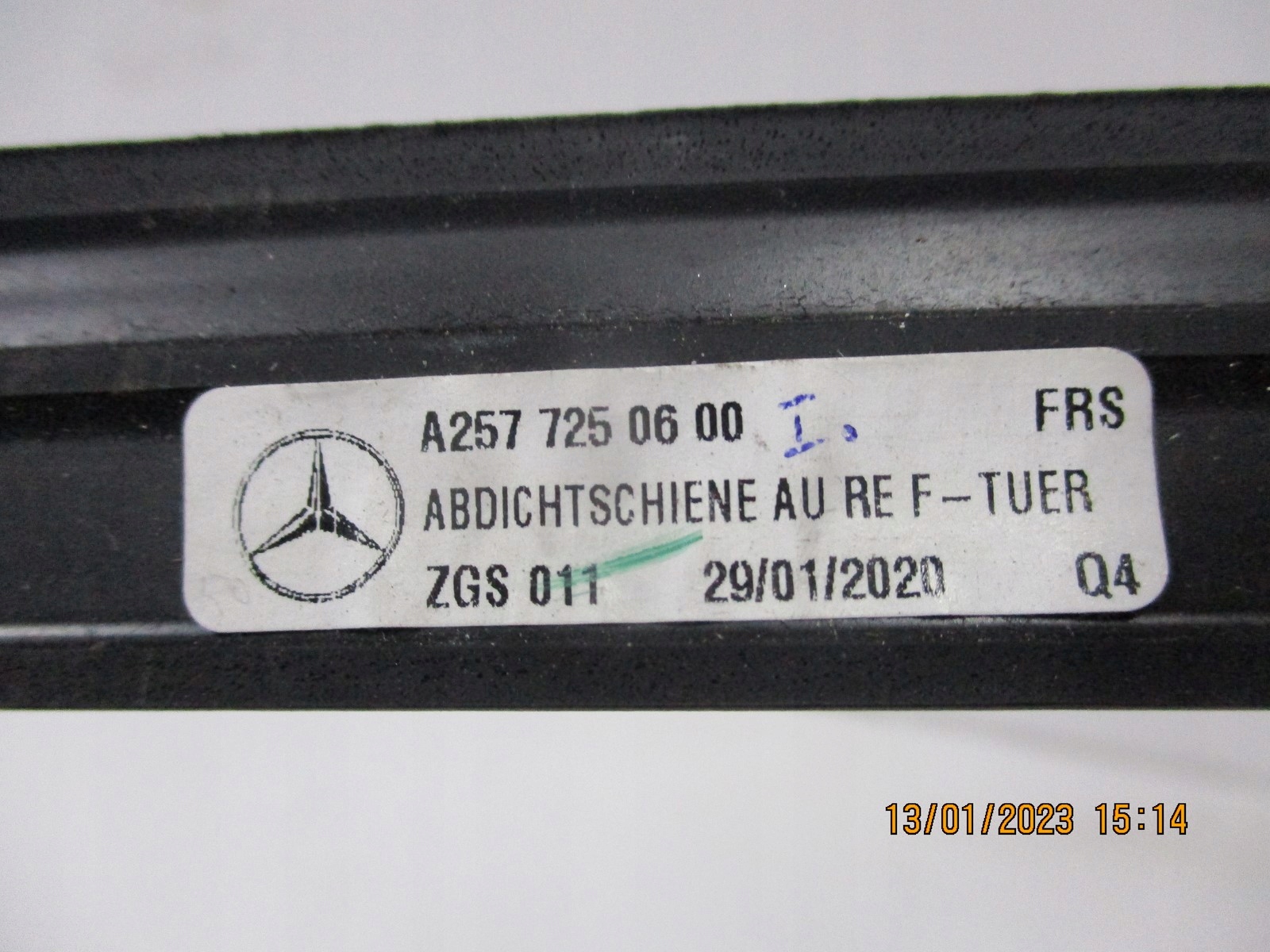 moulding dust MERCEDES CLS A257 A2577250600