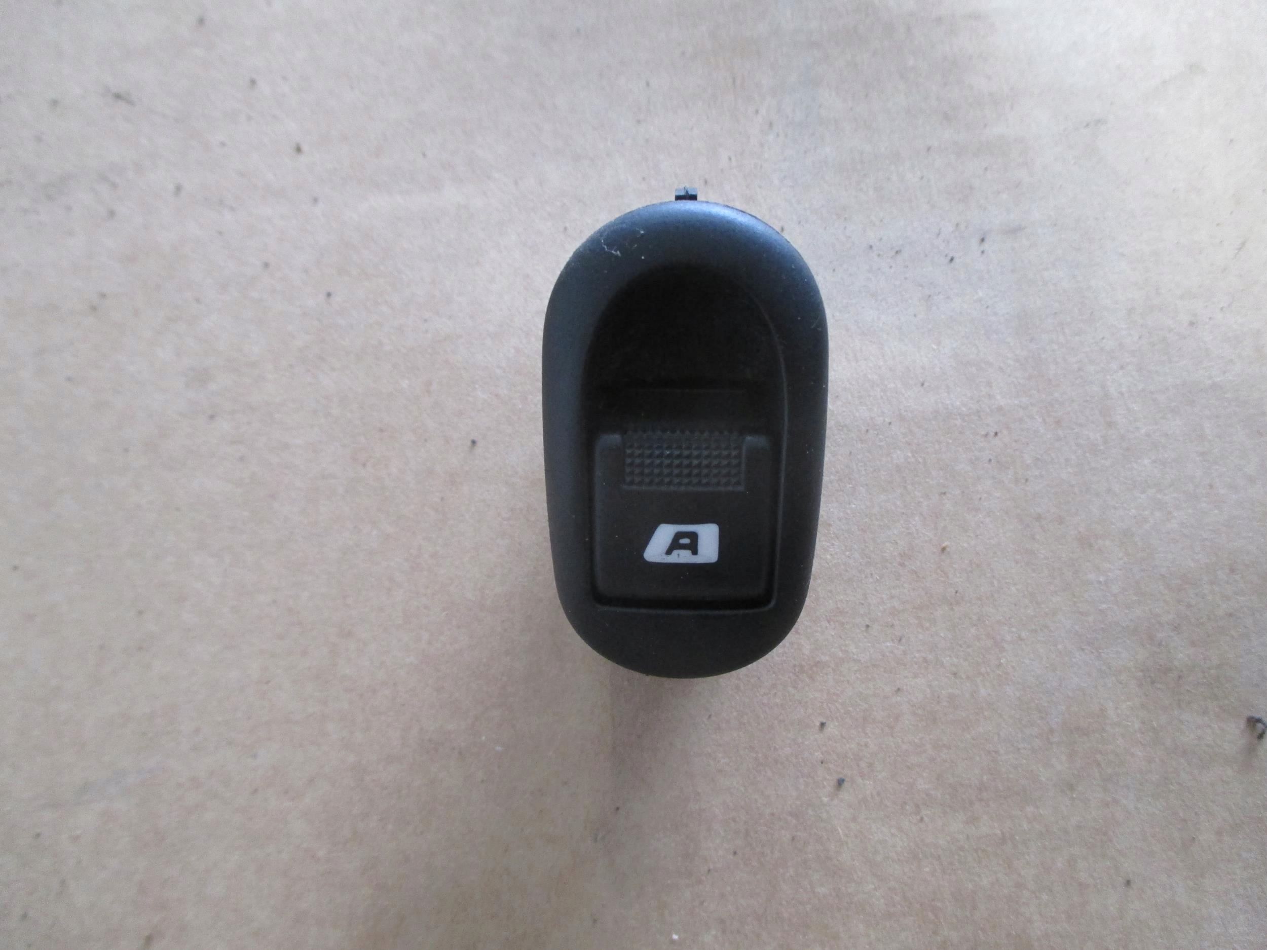 CITROEN C2 2003-2009 PRZEŁĄCZNIK SZYBY 96401469