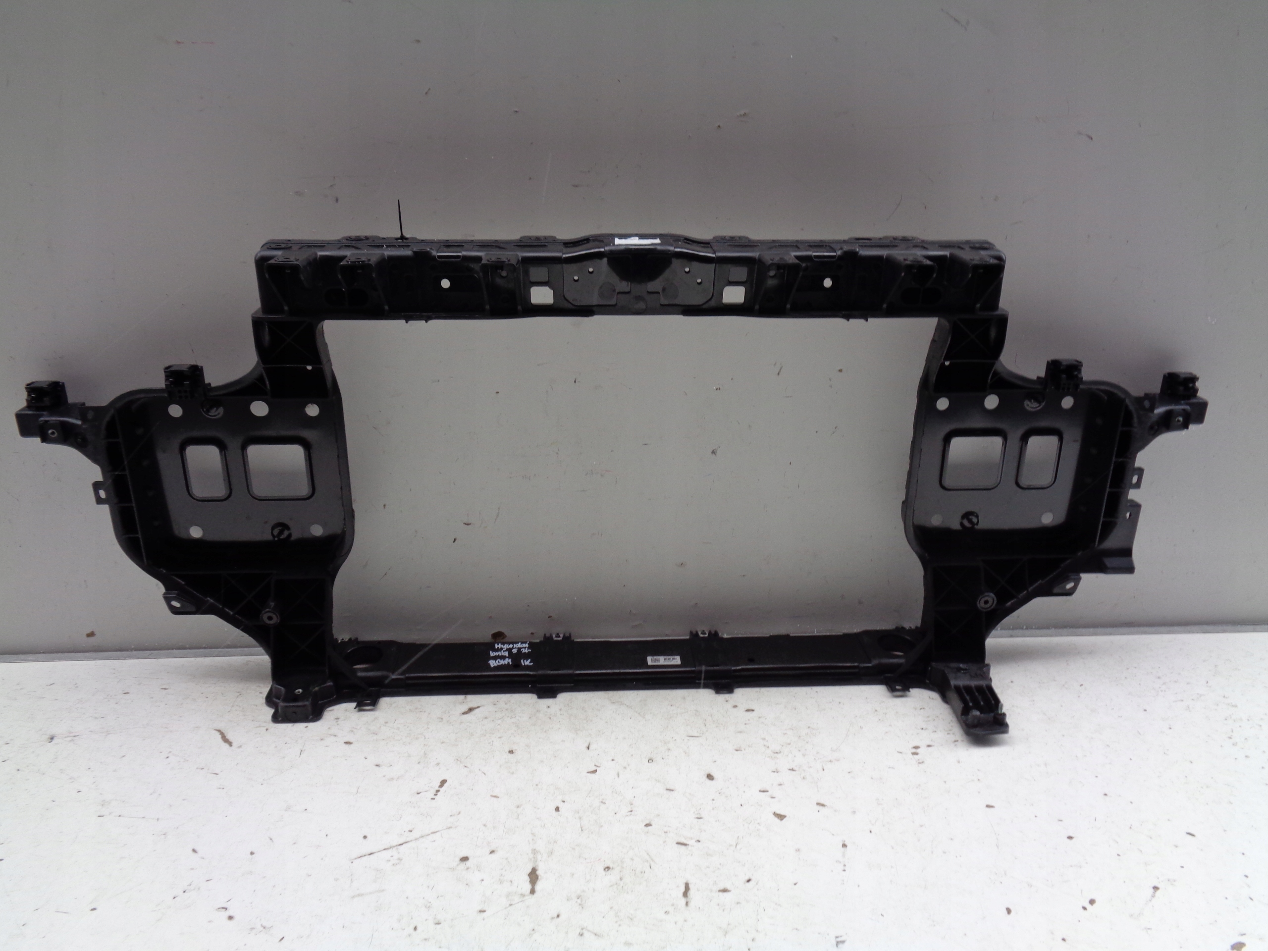 new bar, wall front HYUNDAI IONIQ 5 21