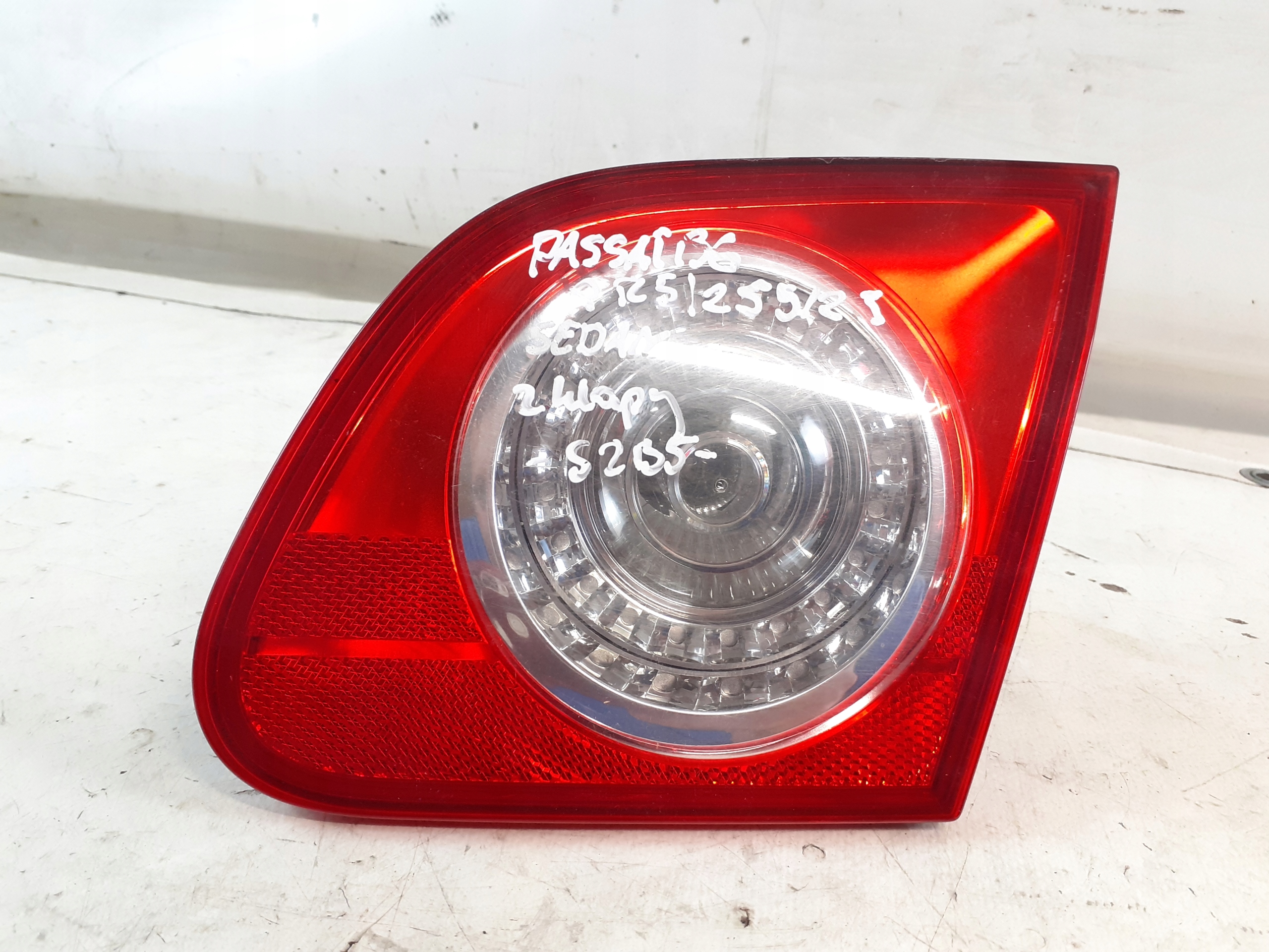 VW Passat B6 sedan light rear right rear part trunk door